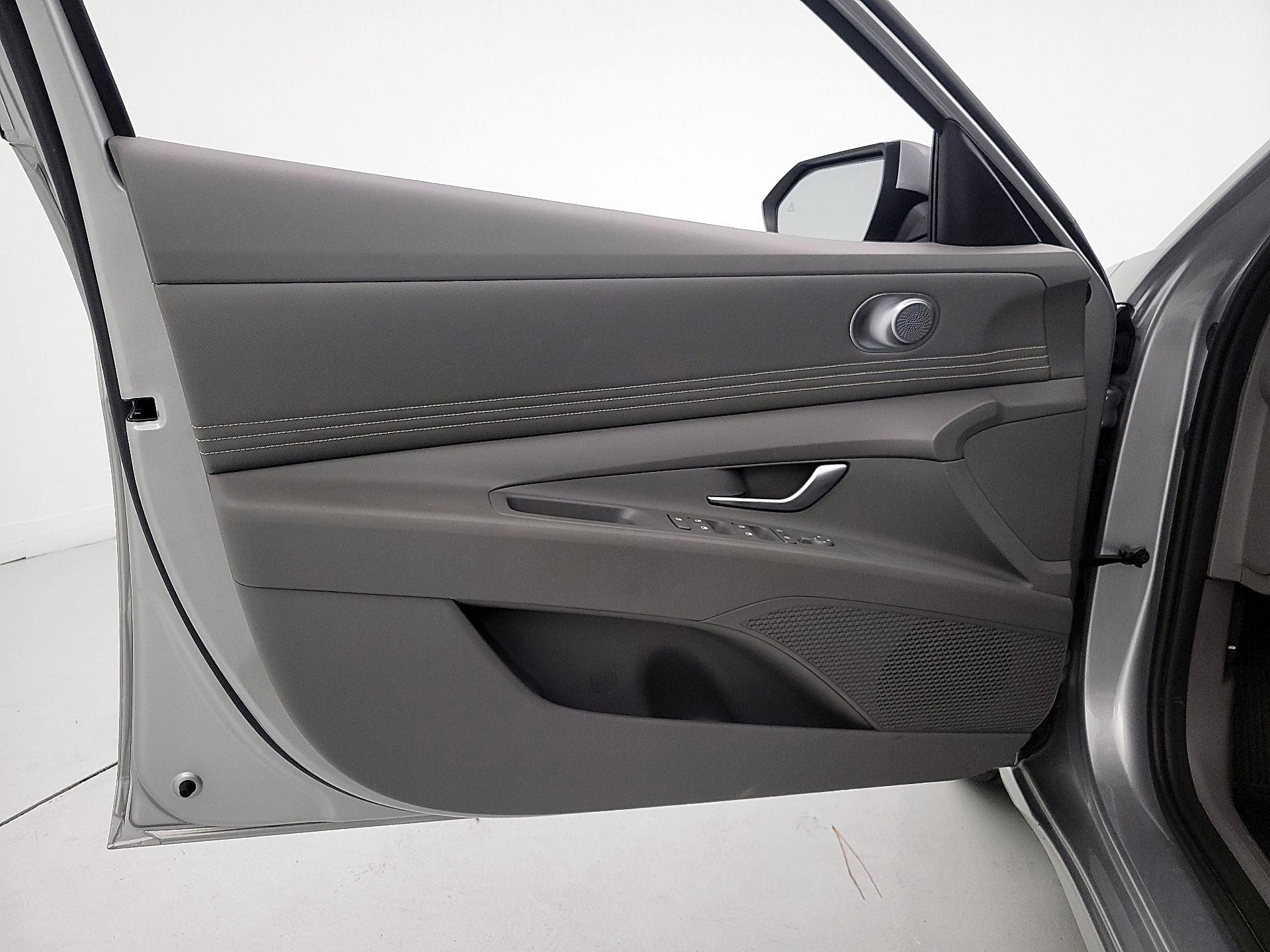 Thumbnail: 2021 Hyundai Elantra - 12