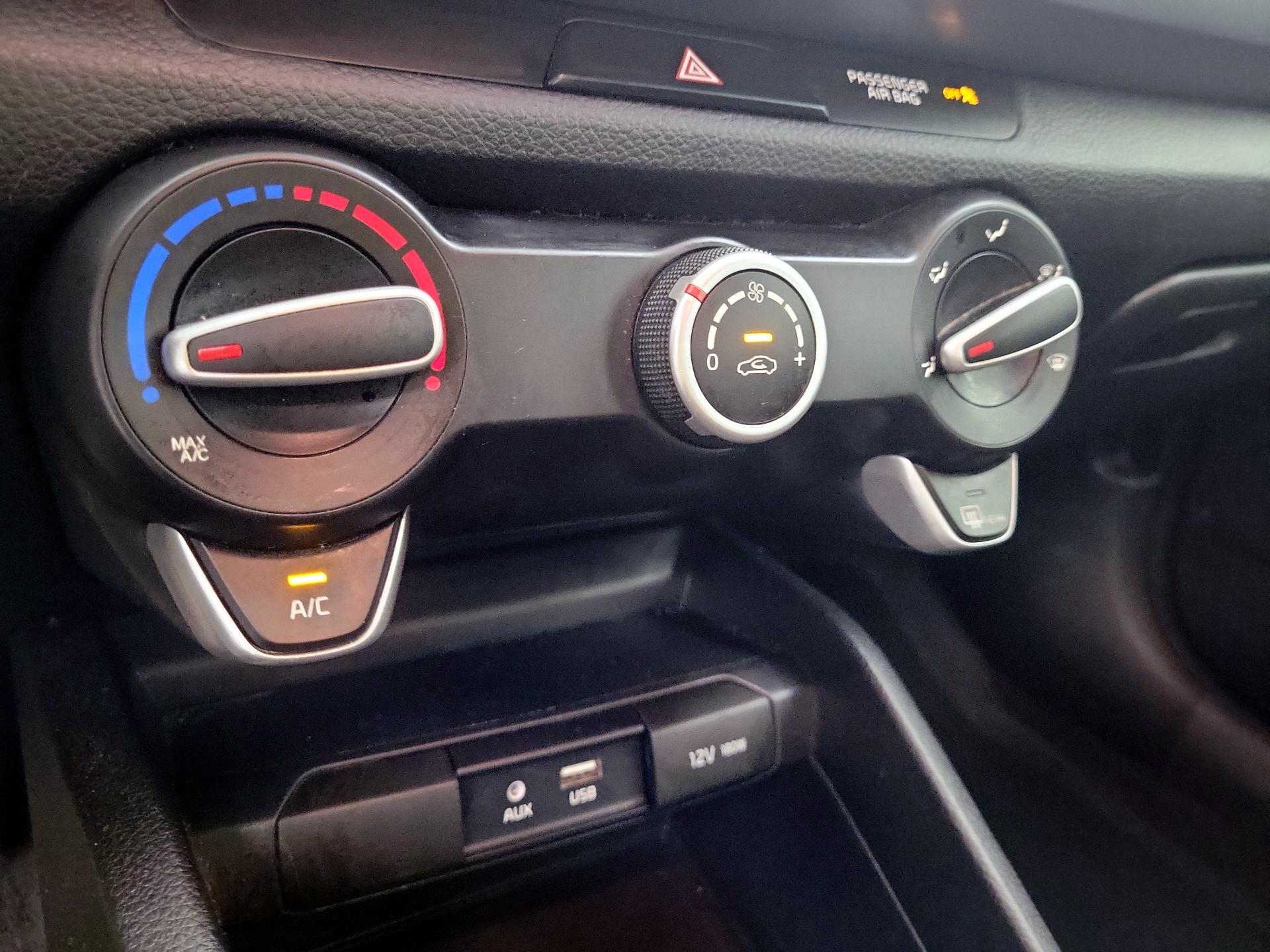 Thumbnail: 2020 Kia Rio - 16