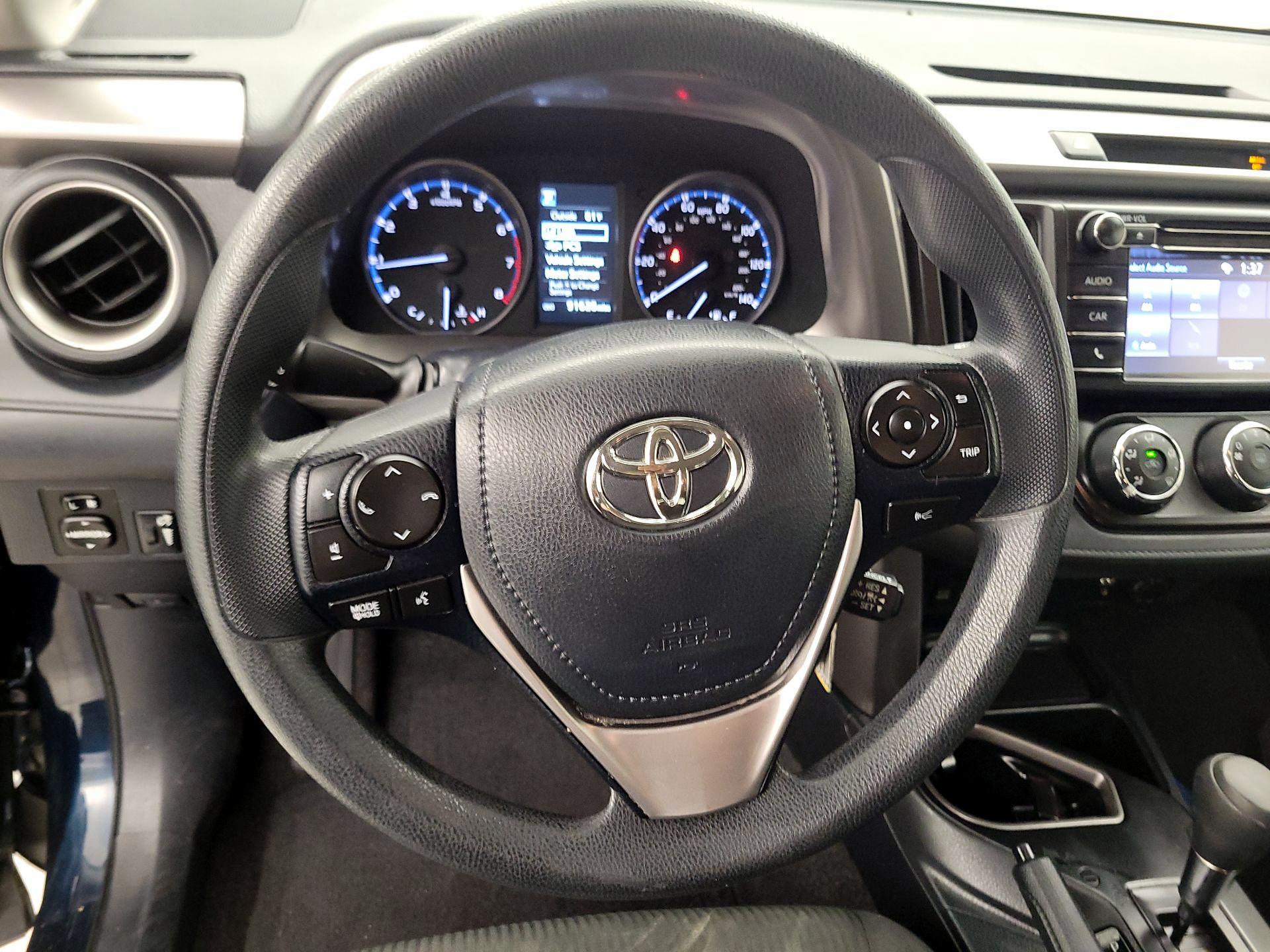 Thumbnail: 2017 Toyota RAV4 - 10