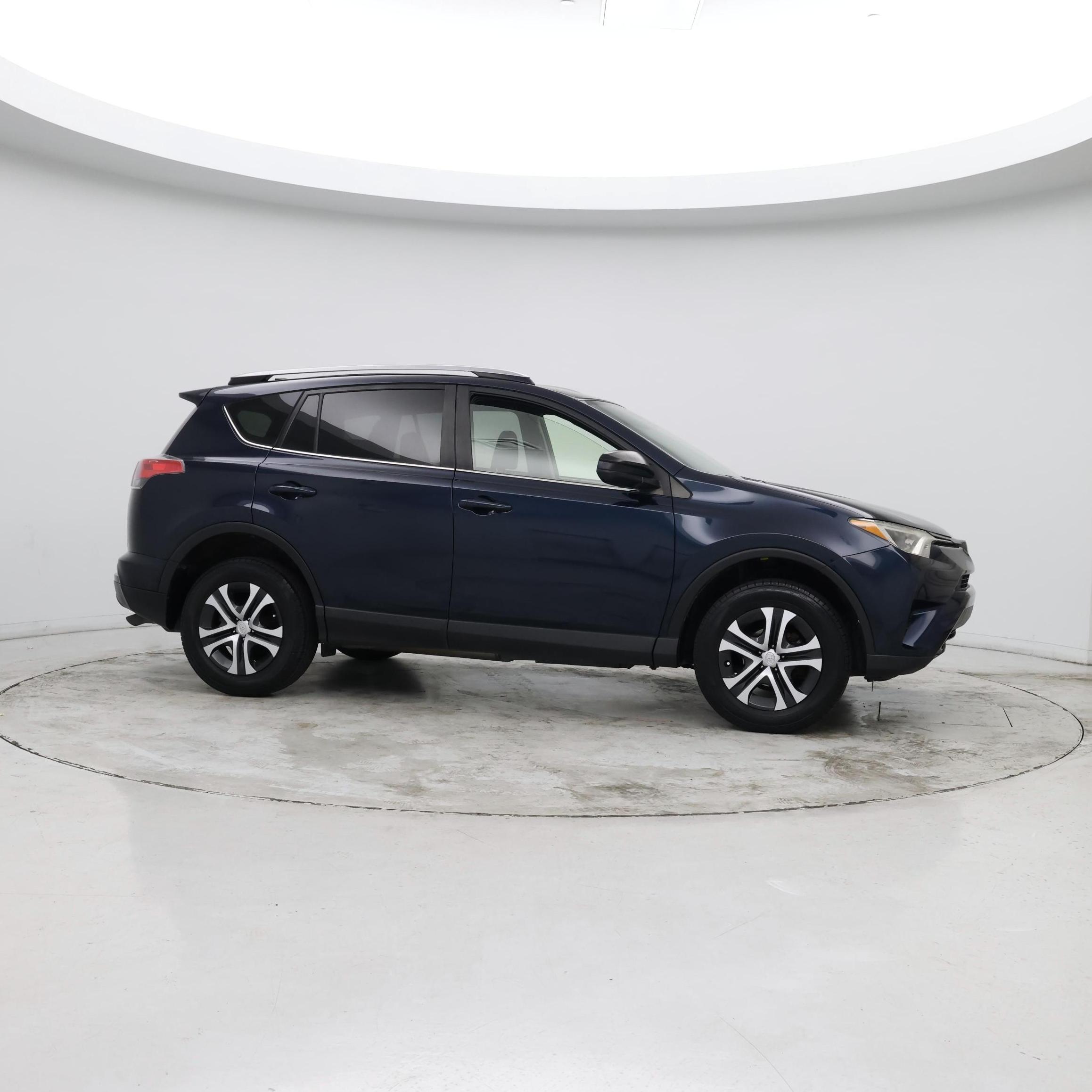 Thumbnail: 2017 Toyota RAV4 - 7