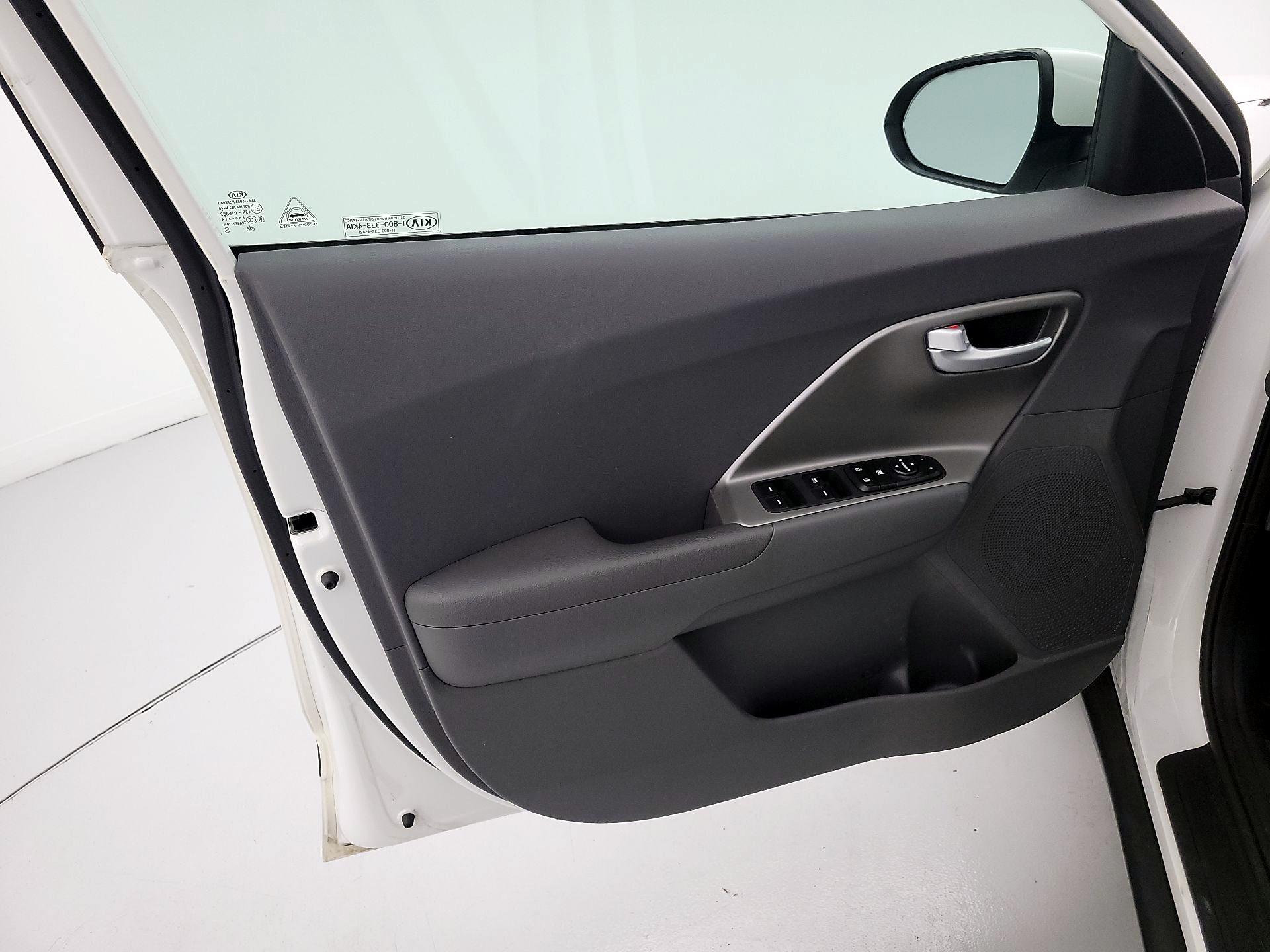 Thumbnail: 2021 Kia Niro - 12