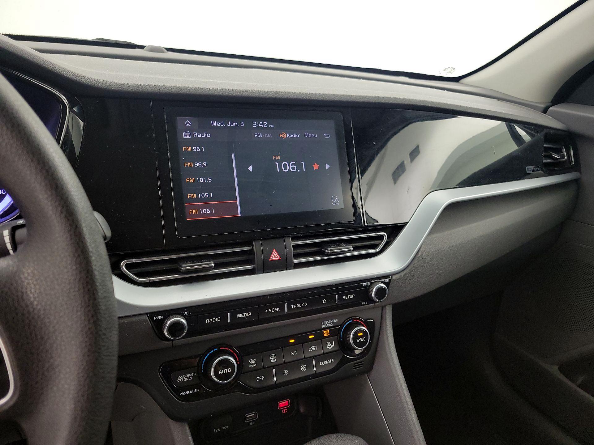 Thumbnail: 2021 Kia Niro - 15