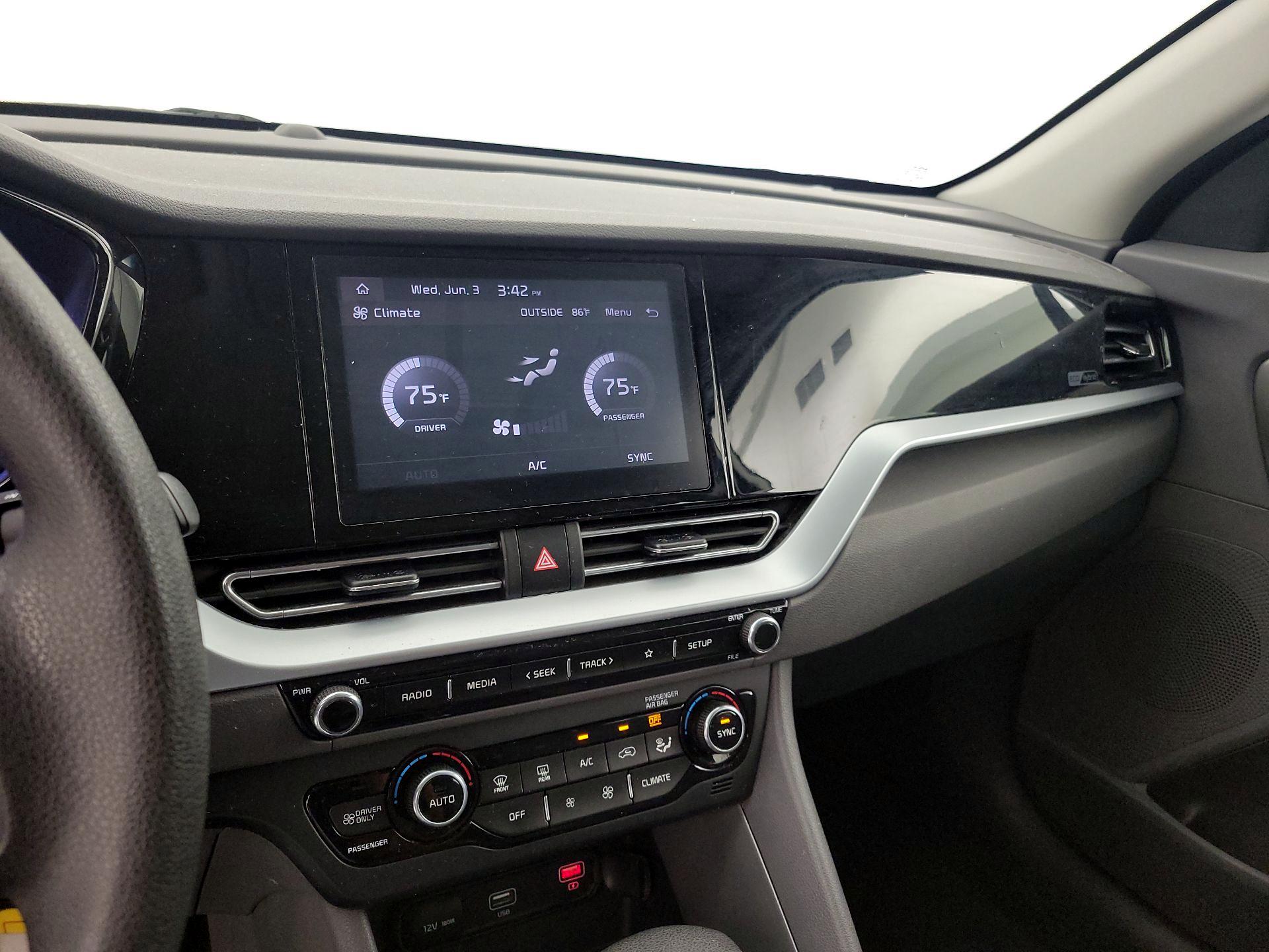 Thumbnail: 2021 Kia Niro - 16