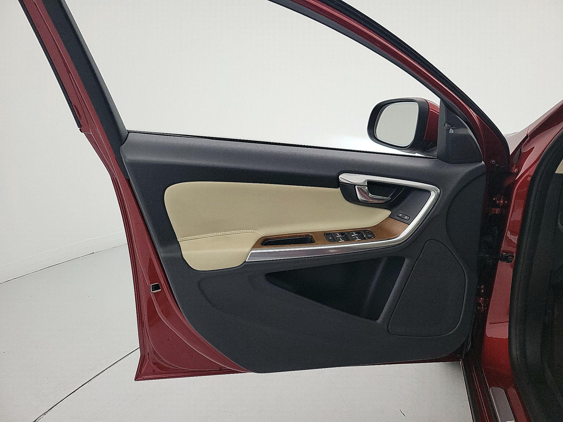 Thumbnail: 2016 Volvo S60 - 12