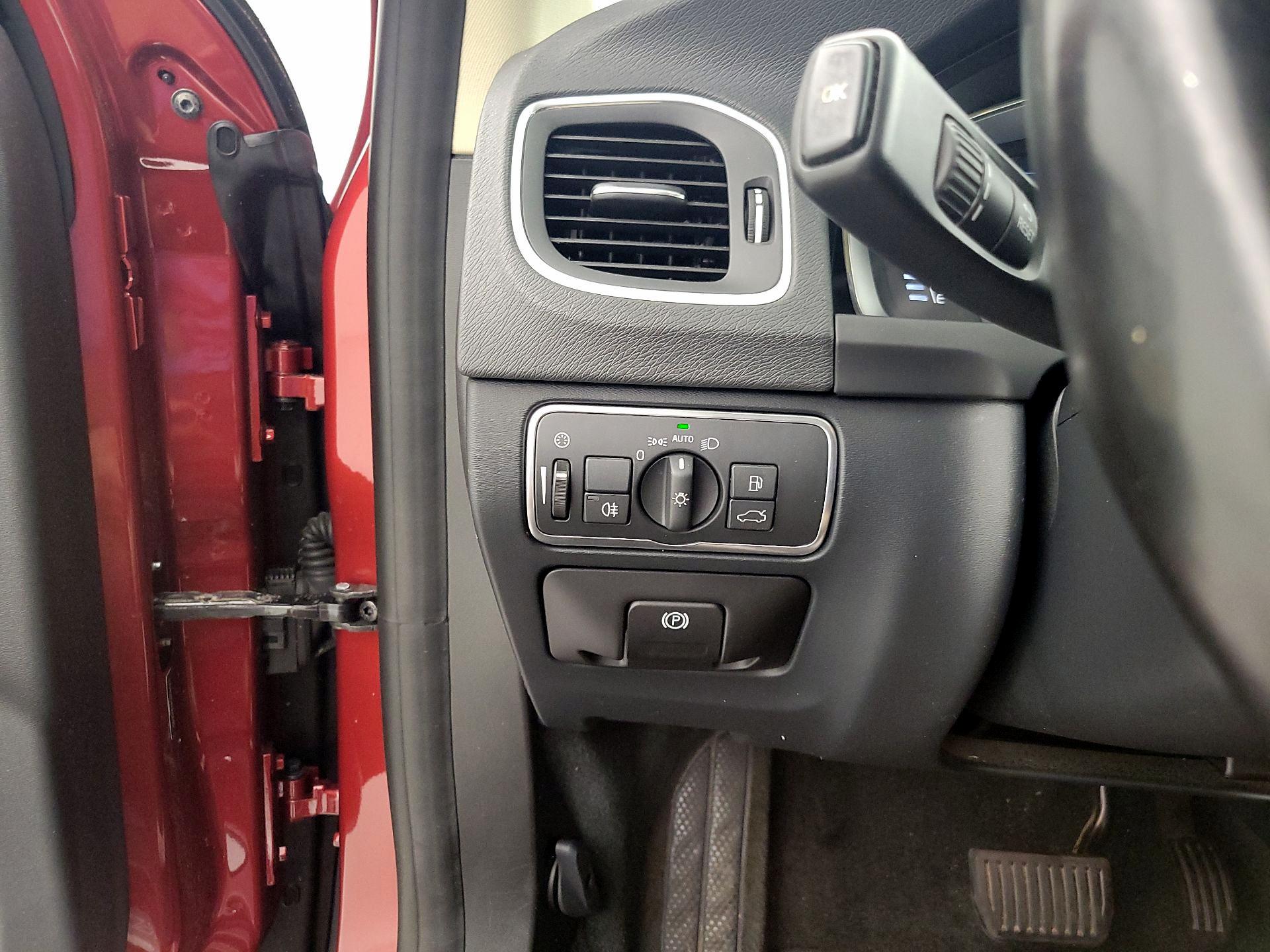 Thumbnail: 2016 Volvo S60 - 13