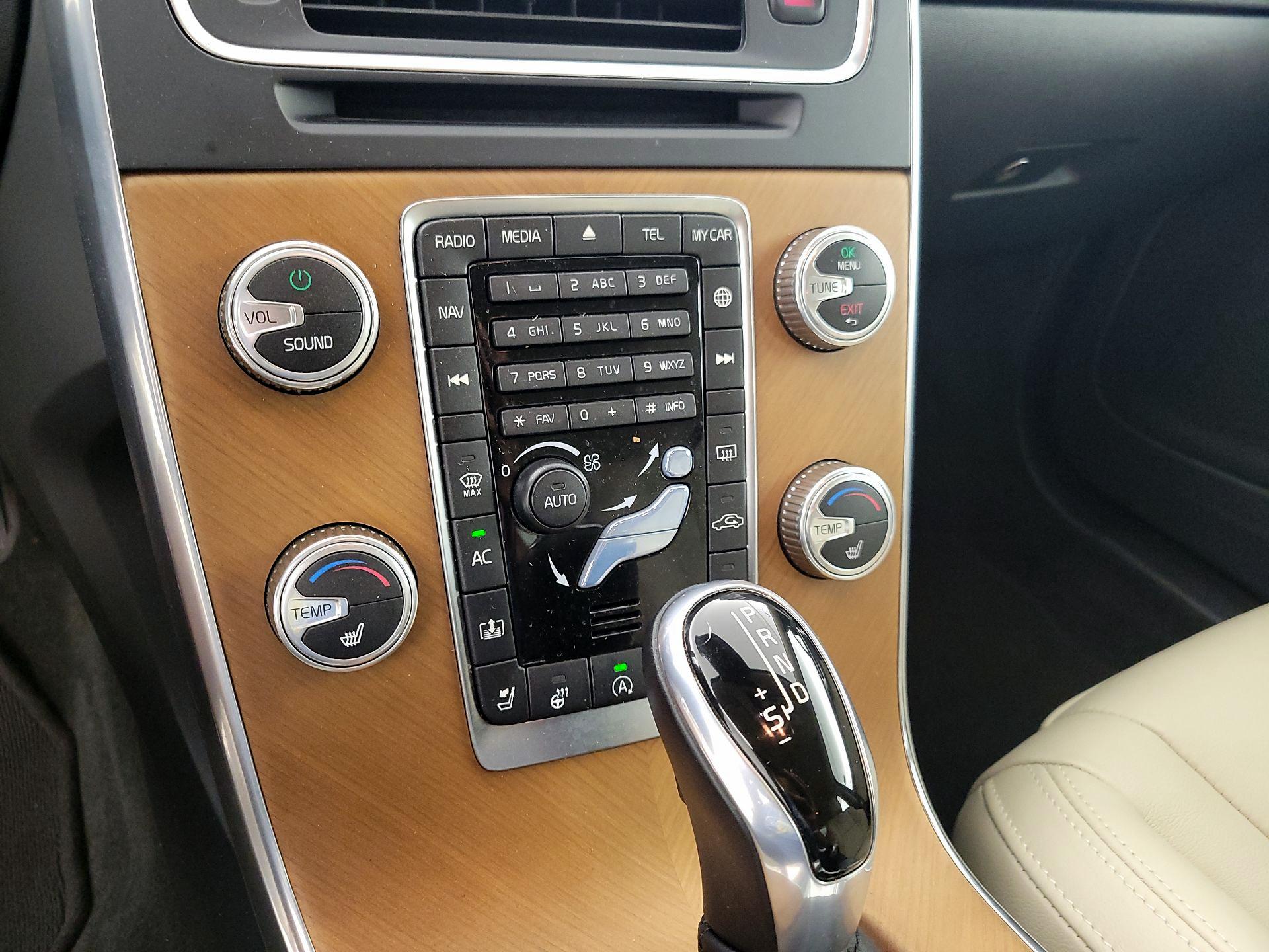 Thumbnail: 2016 Volvo S60 - 17