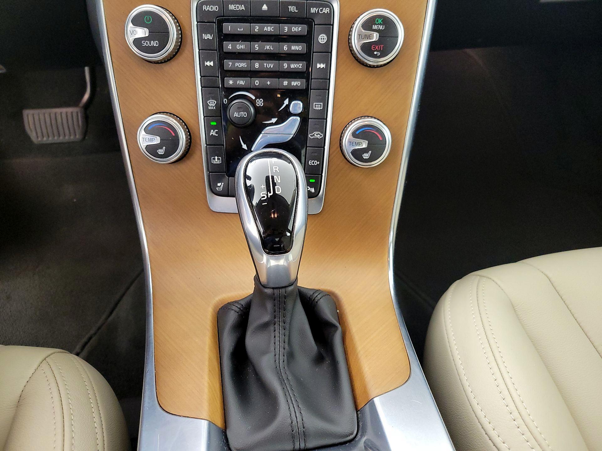 Thumbnail: 2016 Volvo S60 - 18