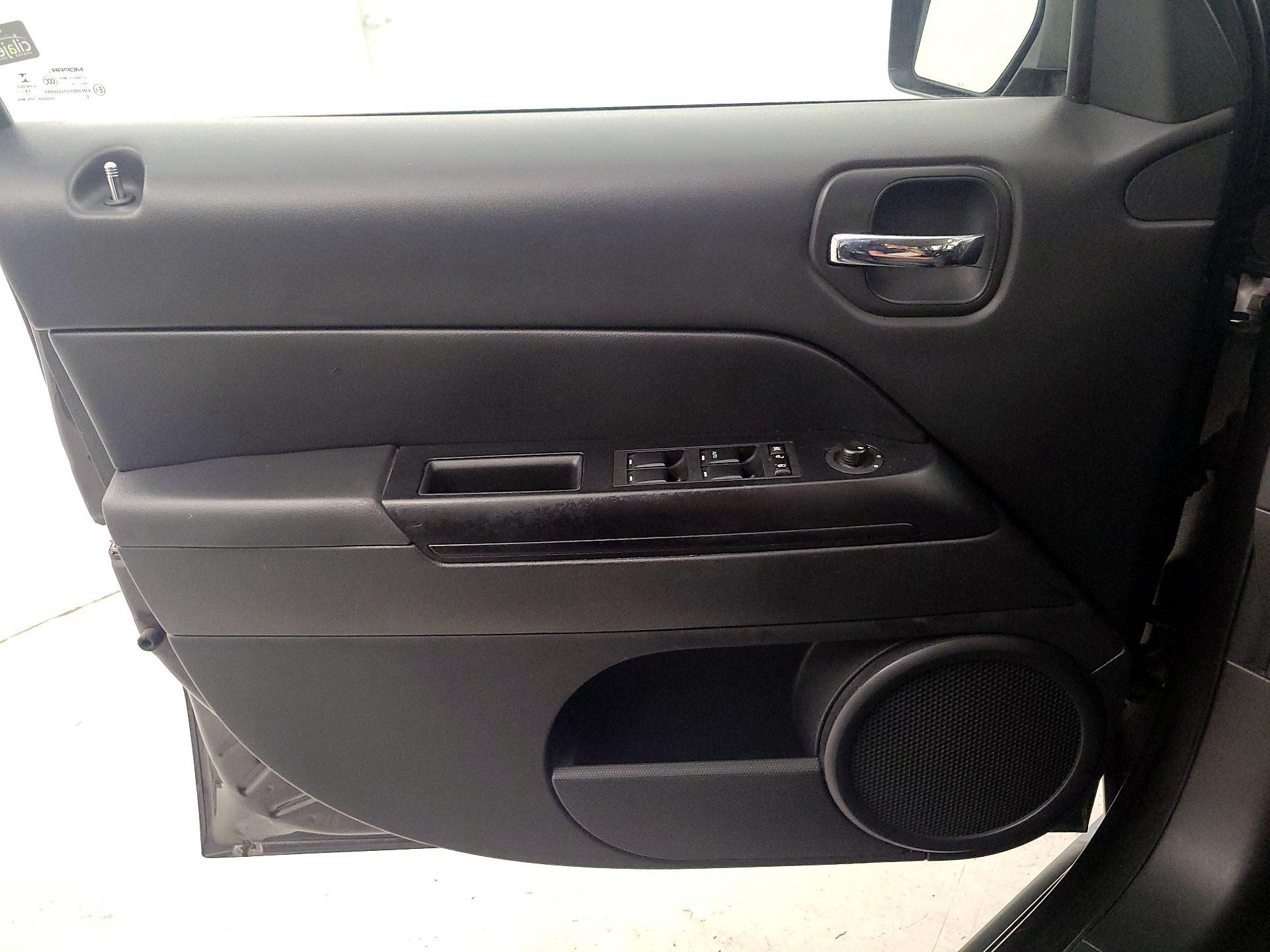 Thumbnail: 2016 Jeep Patriot - 12