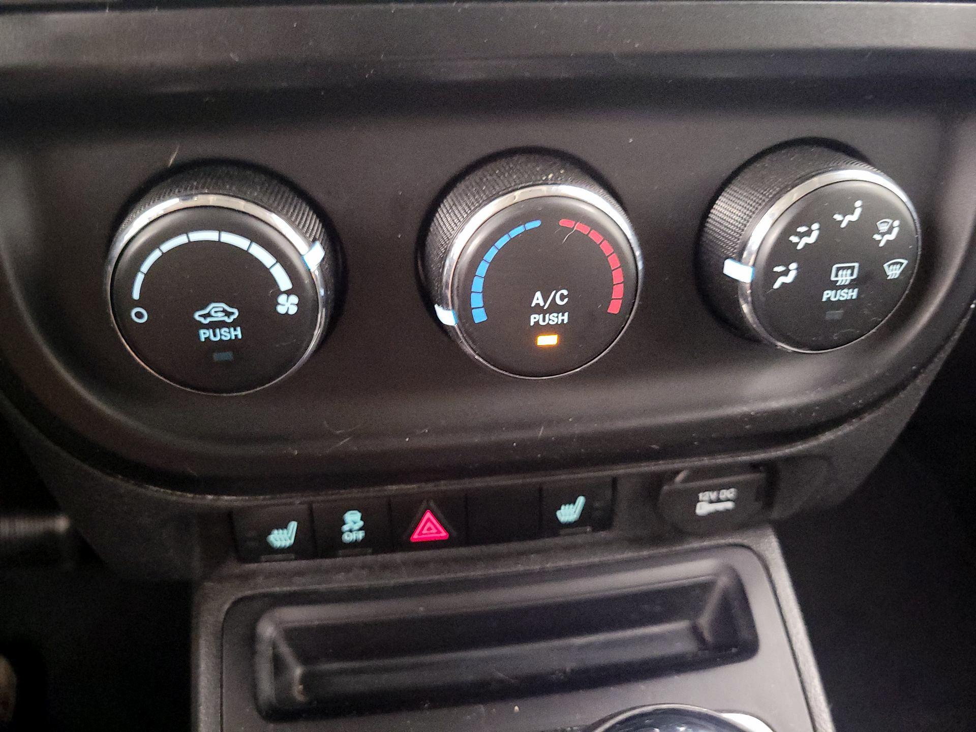 Thumbnail: 2016 Jeep Patriot - 16