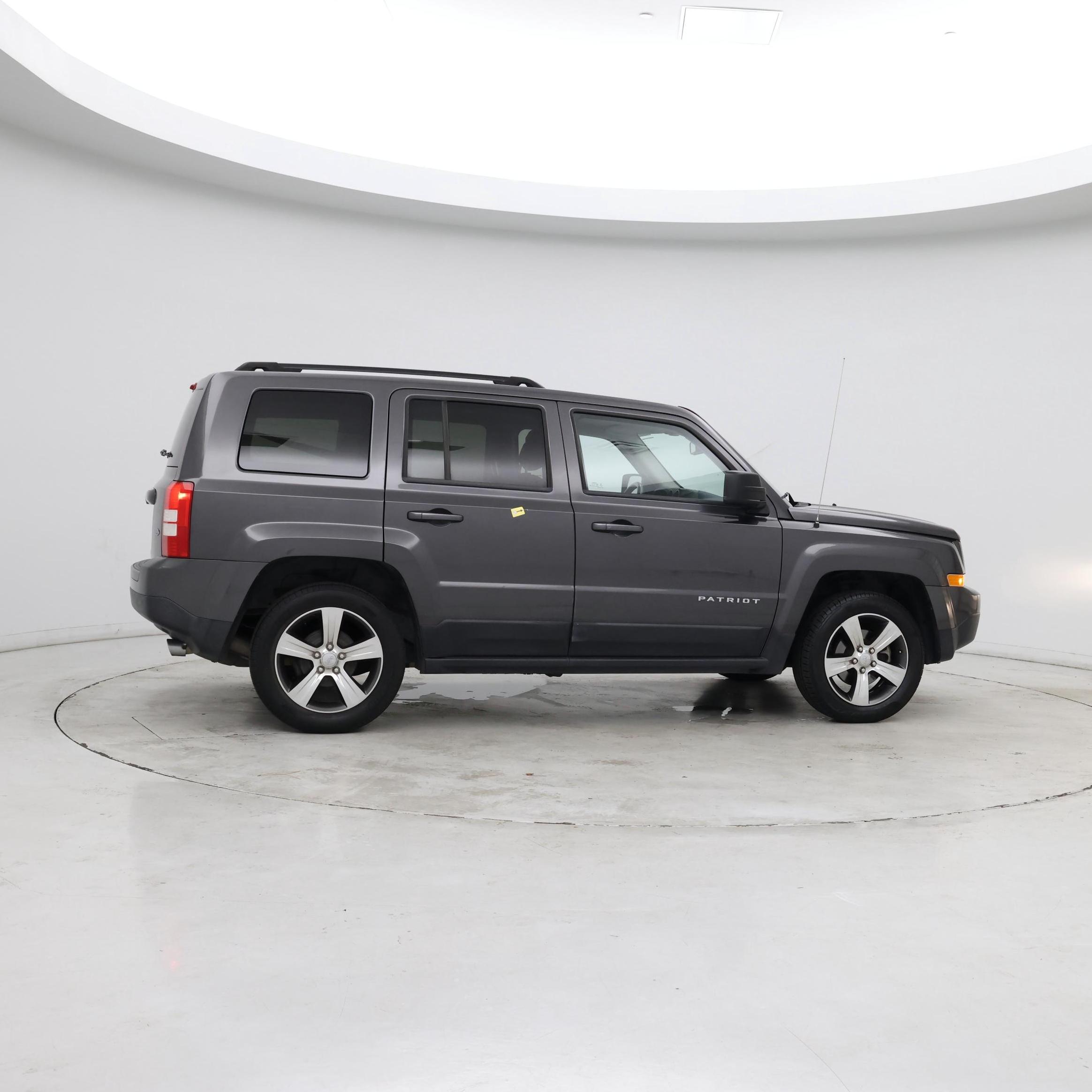 Thumbnail: 2016 Jeep Patriot - 8