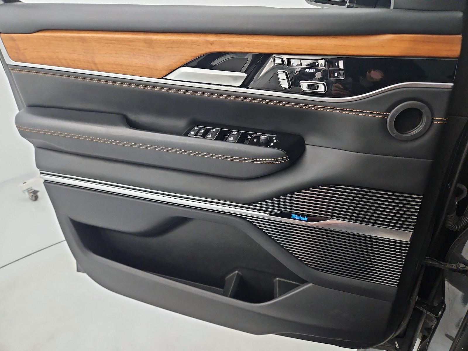 2024 Jeep Grand Wagoneer L Series III - Photo 13