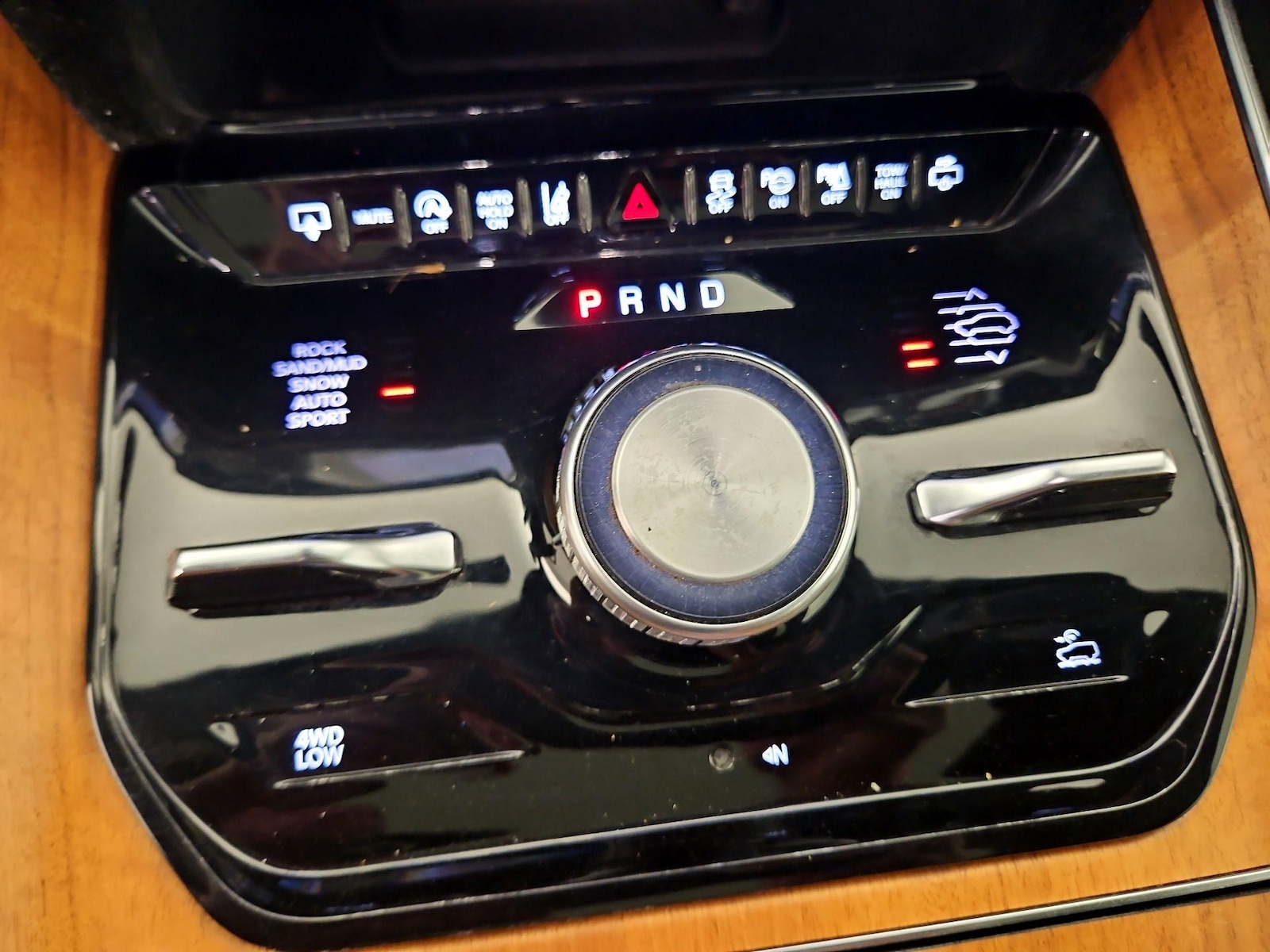 2024 Jeep Grand Wagoneer L Series III - Photo 19