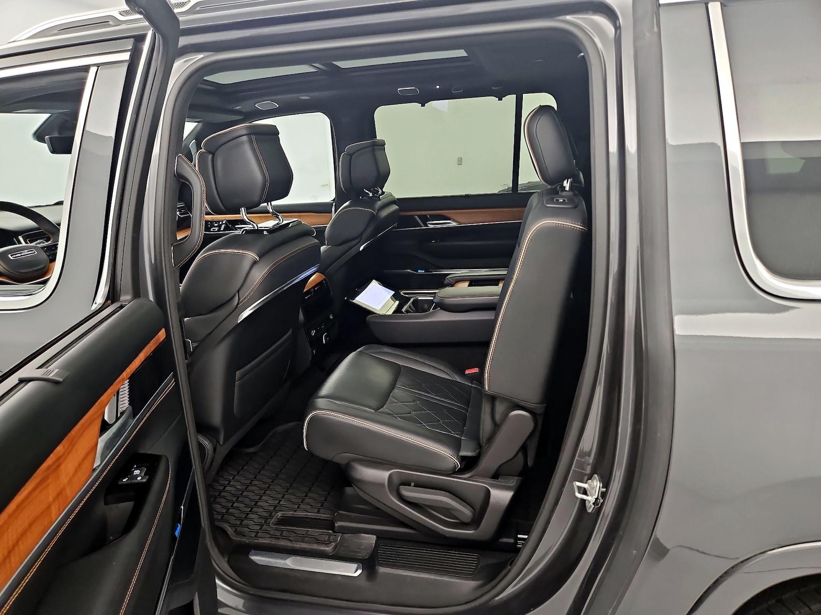 2024 Jeep Grand Wagoneer L Series III - Photo 22