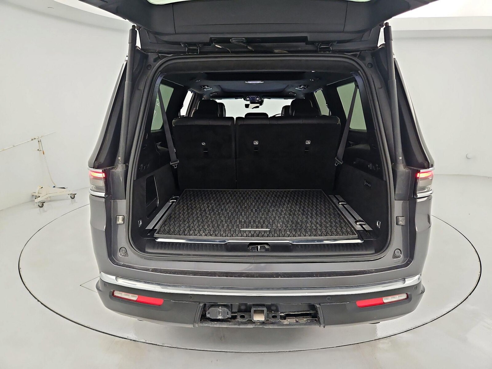 2024 Jeep Grand Wagoneer L Series III - Photo 24