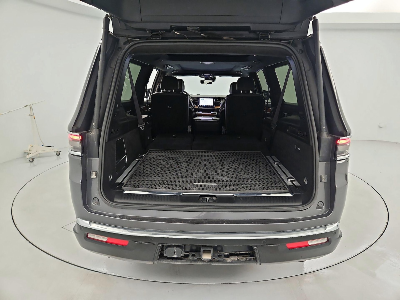 2024 Jeep Grand Wagoneer L Series III - Photo 25