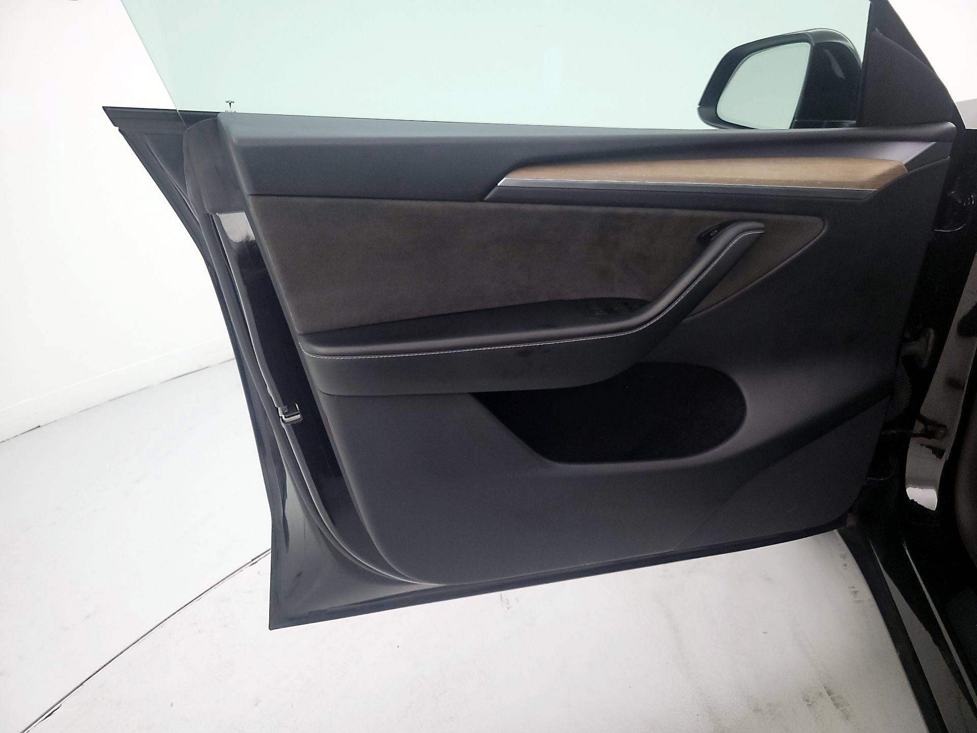 Thumbnail: 2023 Tesla Model Y - 12