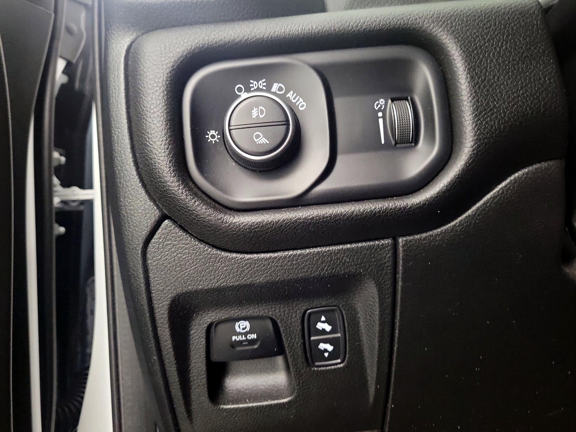Thumbnail: 2025 RAM 1500 - 13
