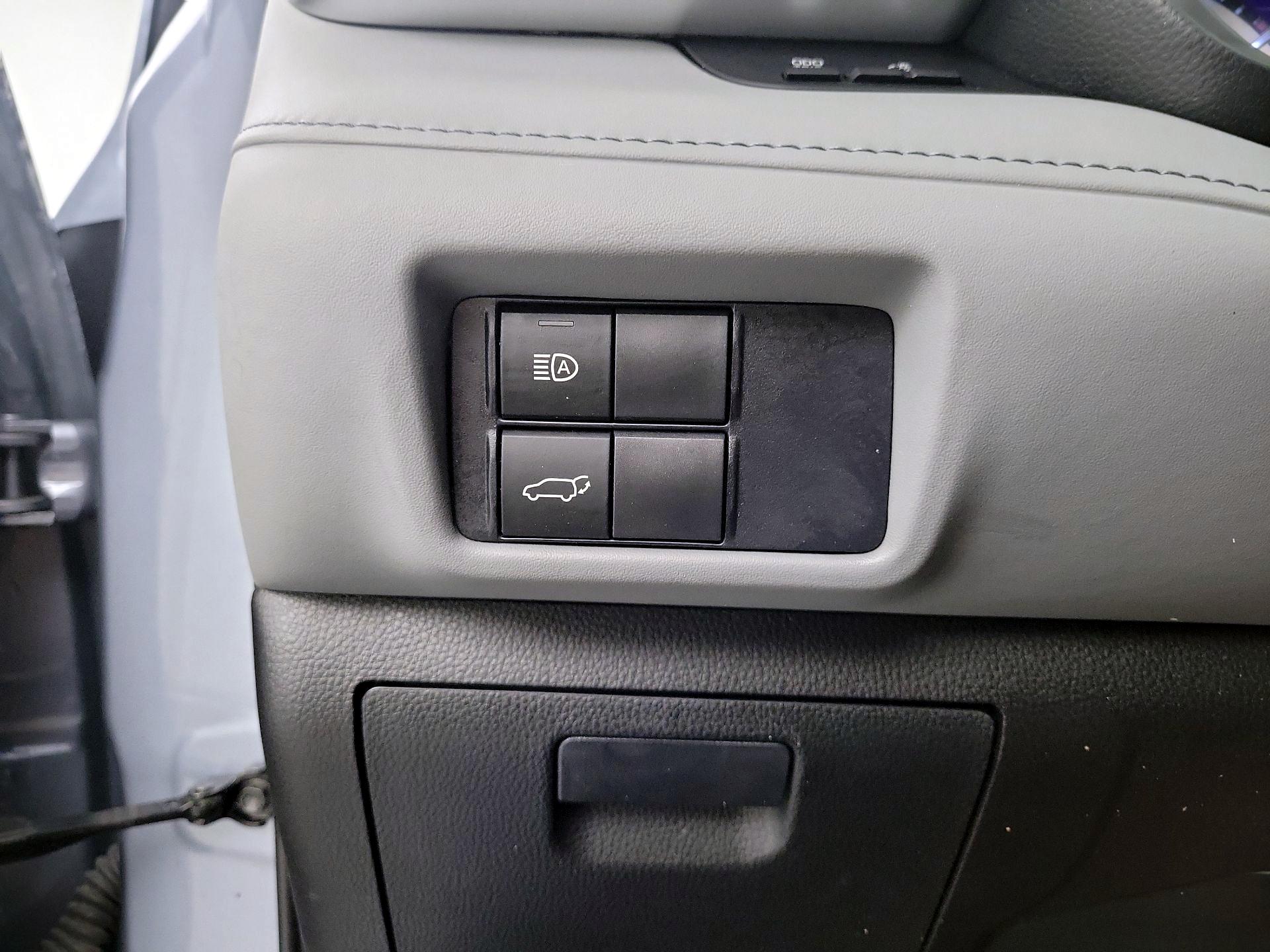 Thumbnail: 2021 Toyota Highlander - 13