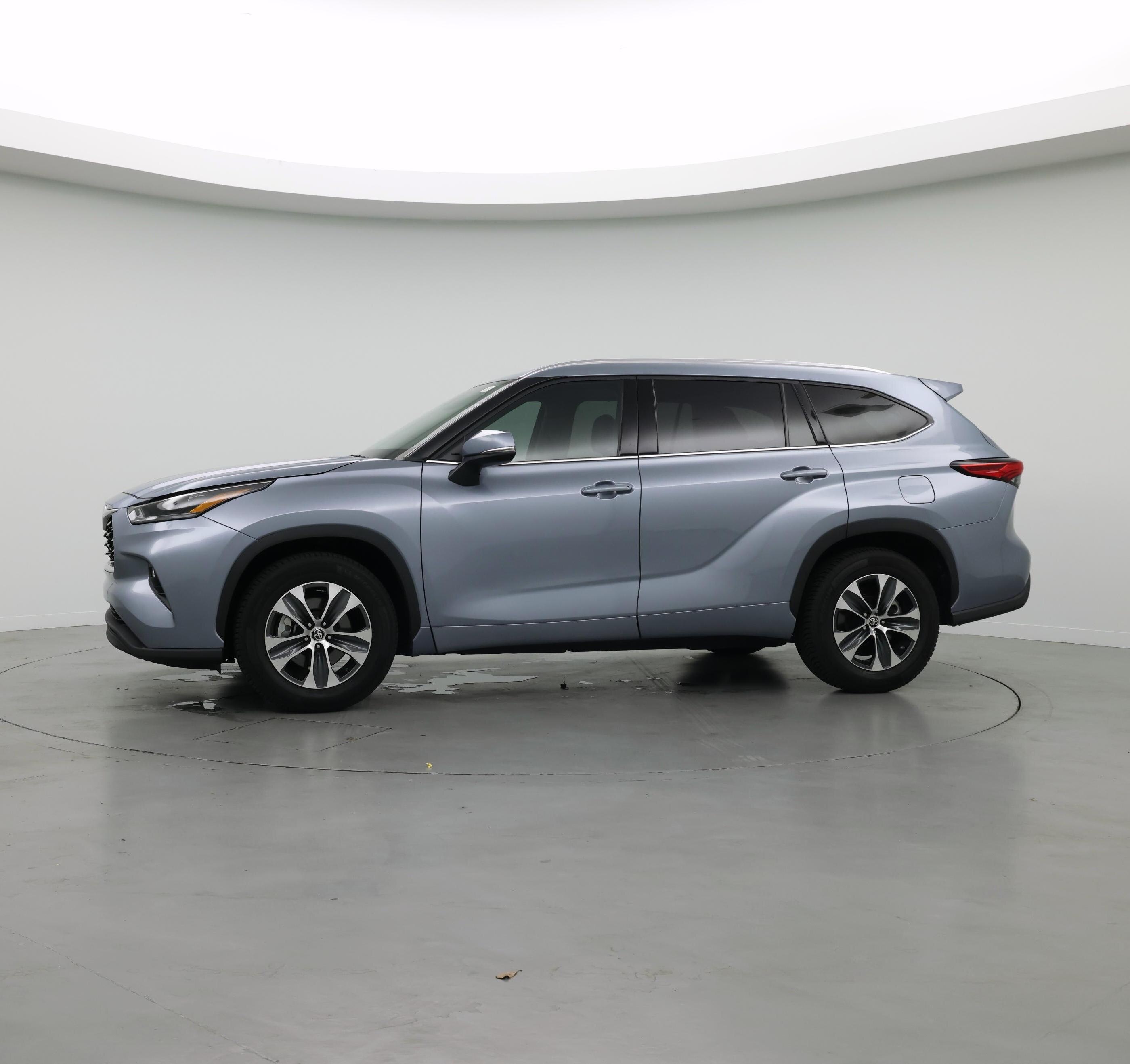 Thumbnail: 2021 Toyota Highlander - 3