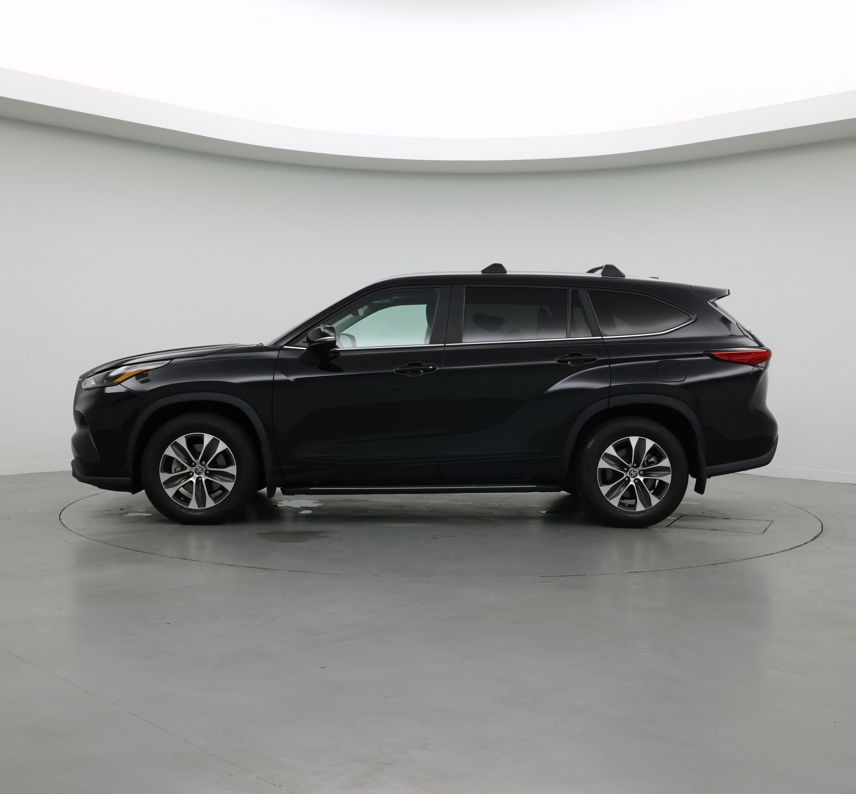 Thumbnail: 2023 Toyota Highlander - 3