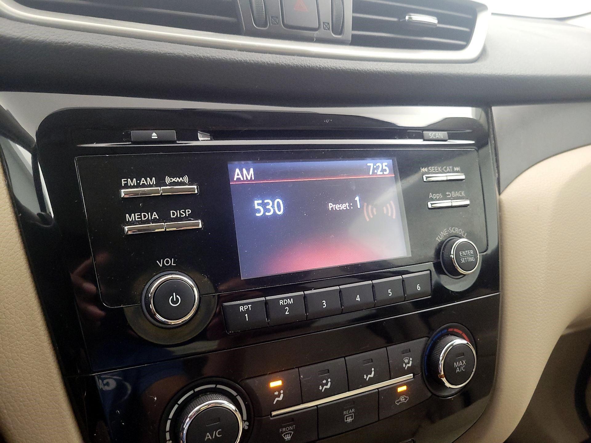 Thumbnail: 2016 Nissan Rogue - 15