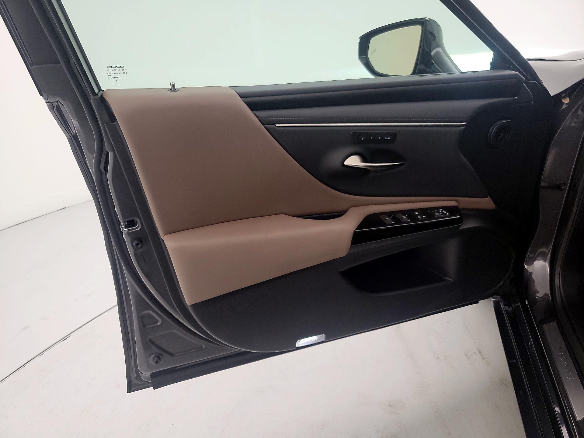Thumbnail: 2025 Lexus ES - 12