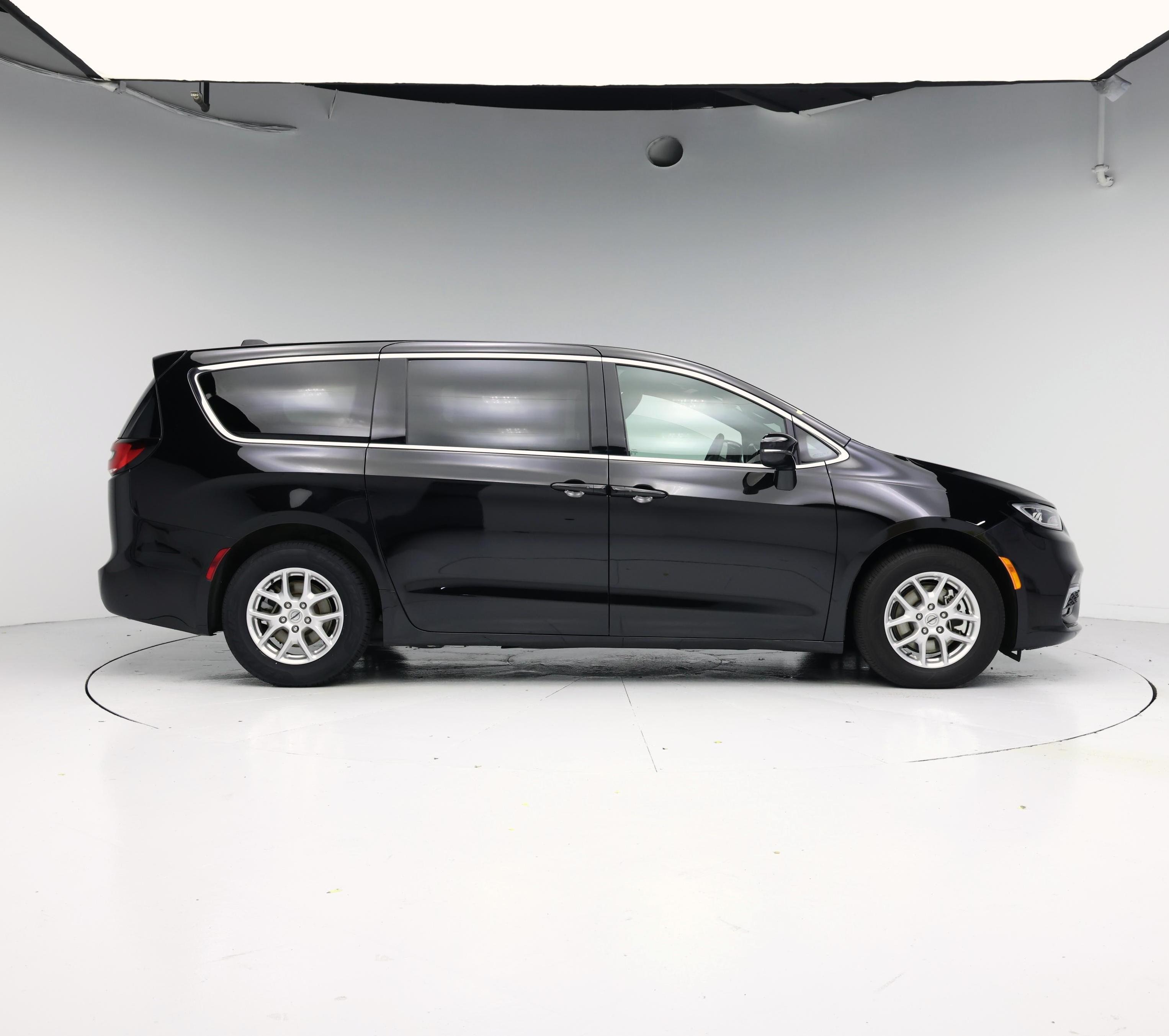Thumbnail: 2025 Chrysler Pacifica - 7