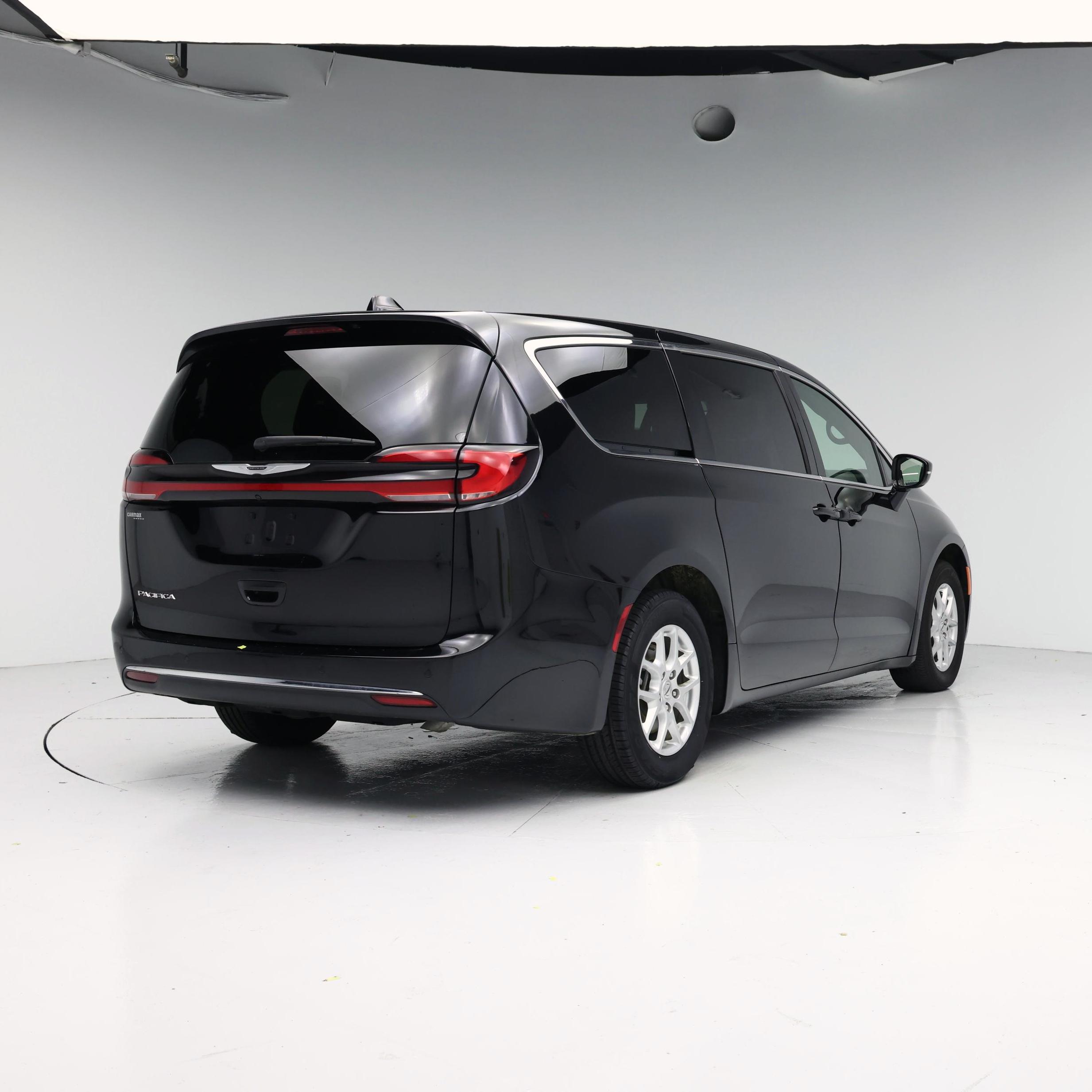 Thumbnail: 2025 Chrysler Pacifica - 8