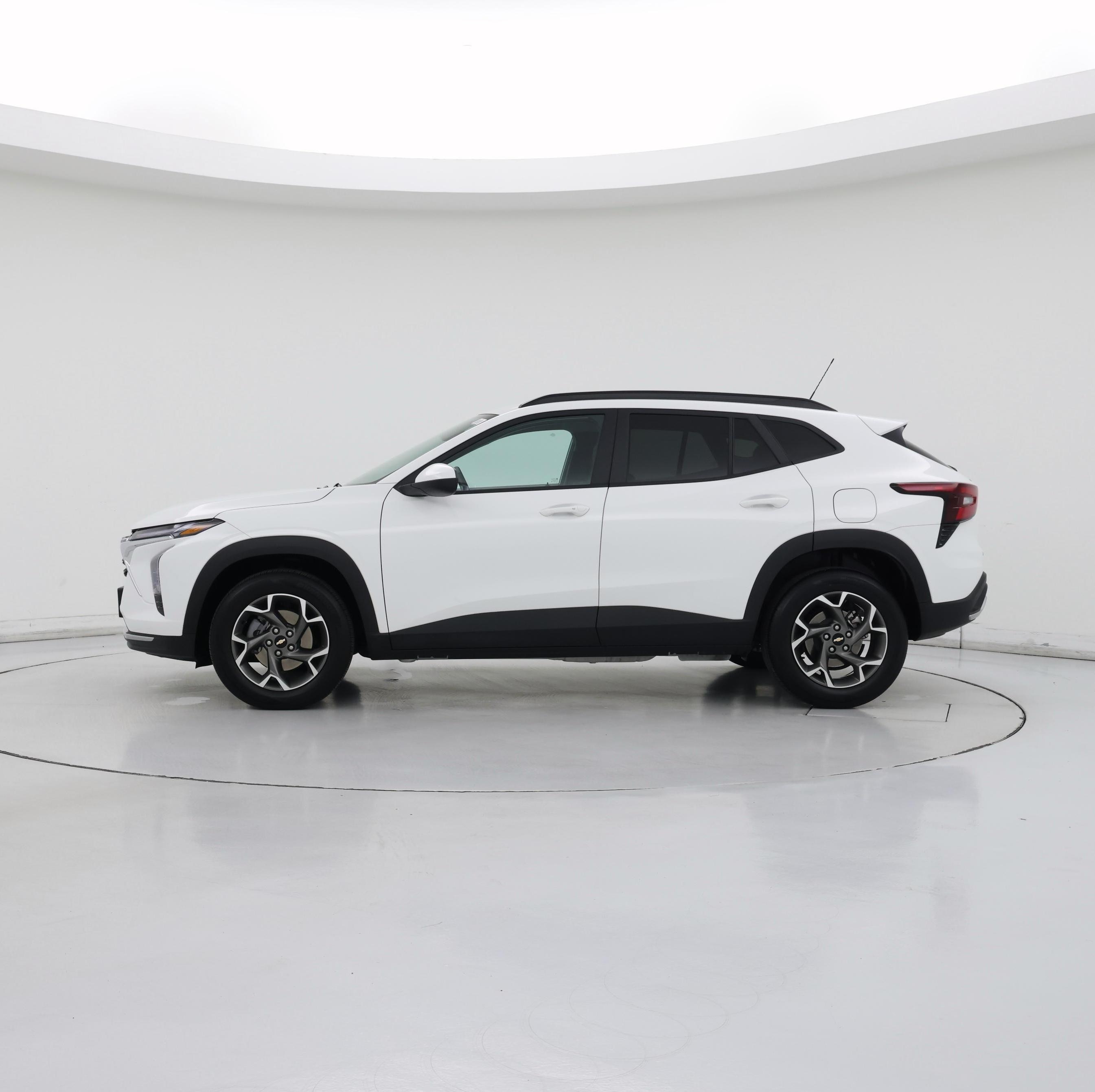 Thumbnail: 2025 Chevrolet Trax - 3
