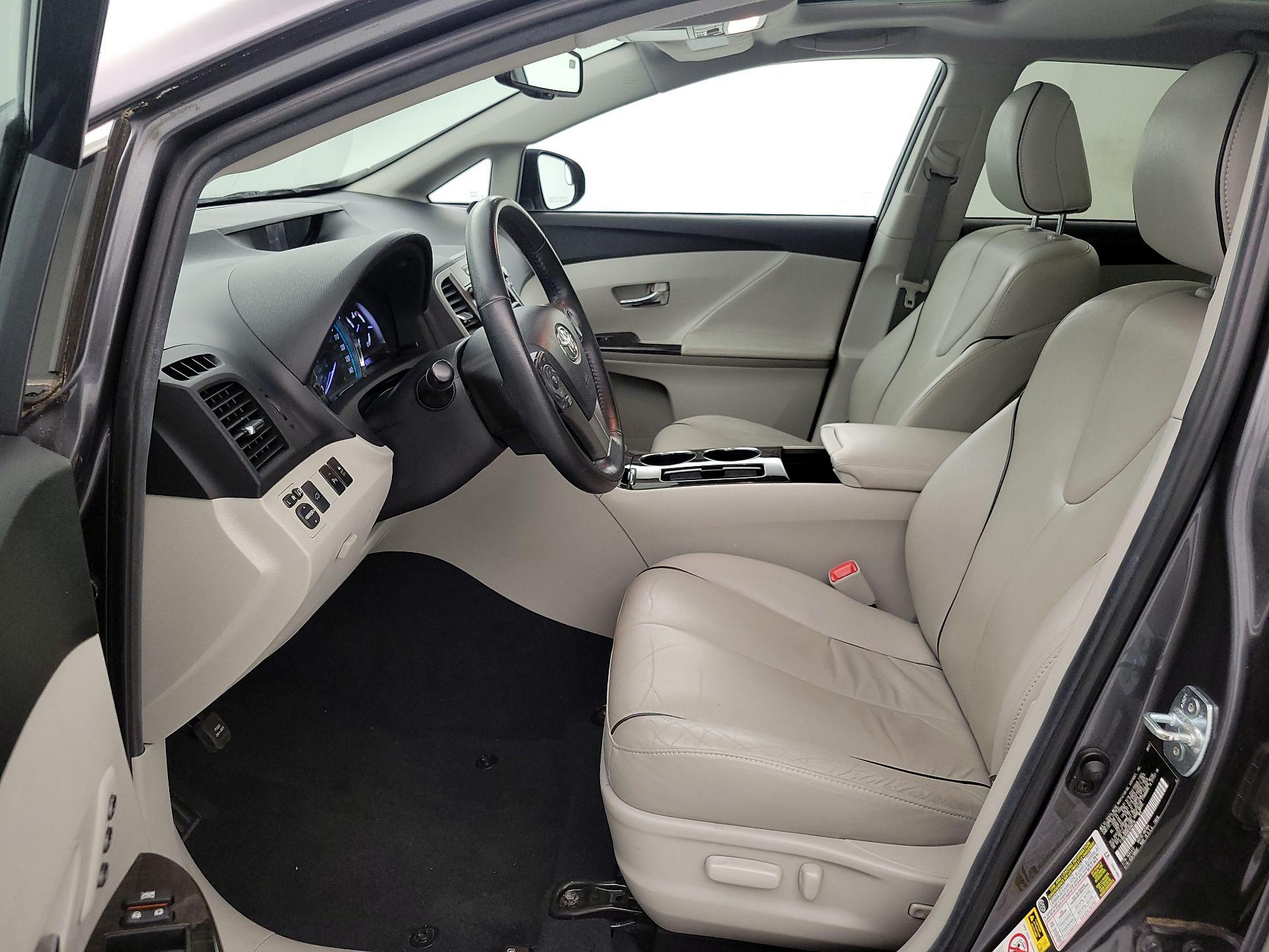 Thumbnail: 2014 Toyota Venza - 11
