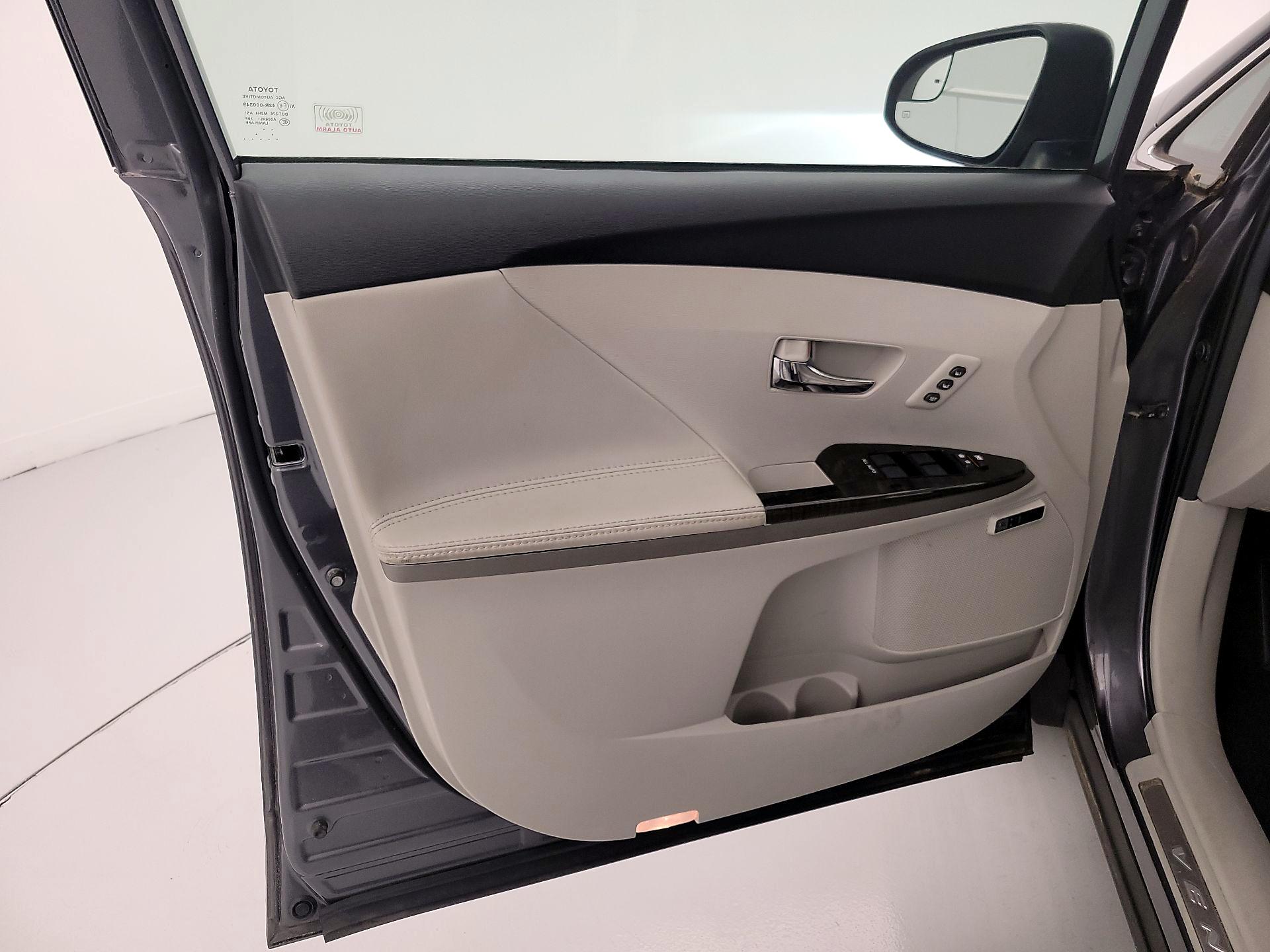 Thumbnail: 2014 Toyota Venza - 12