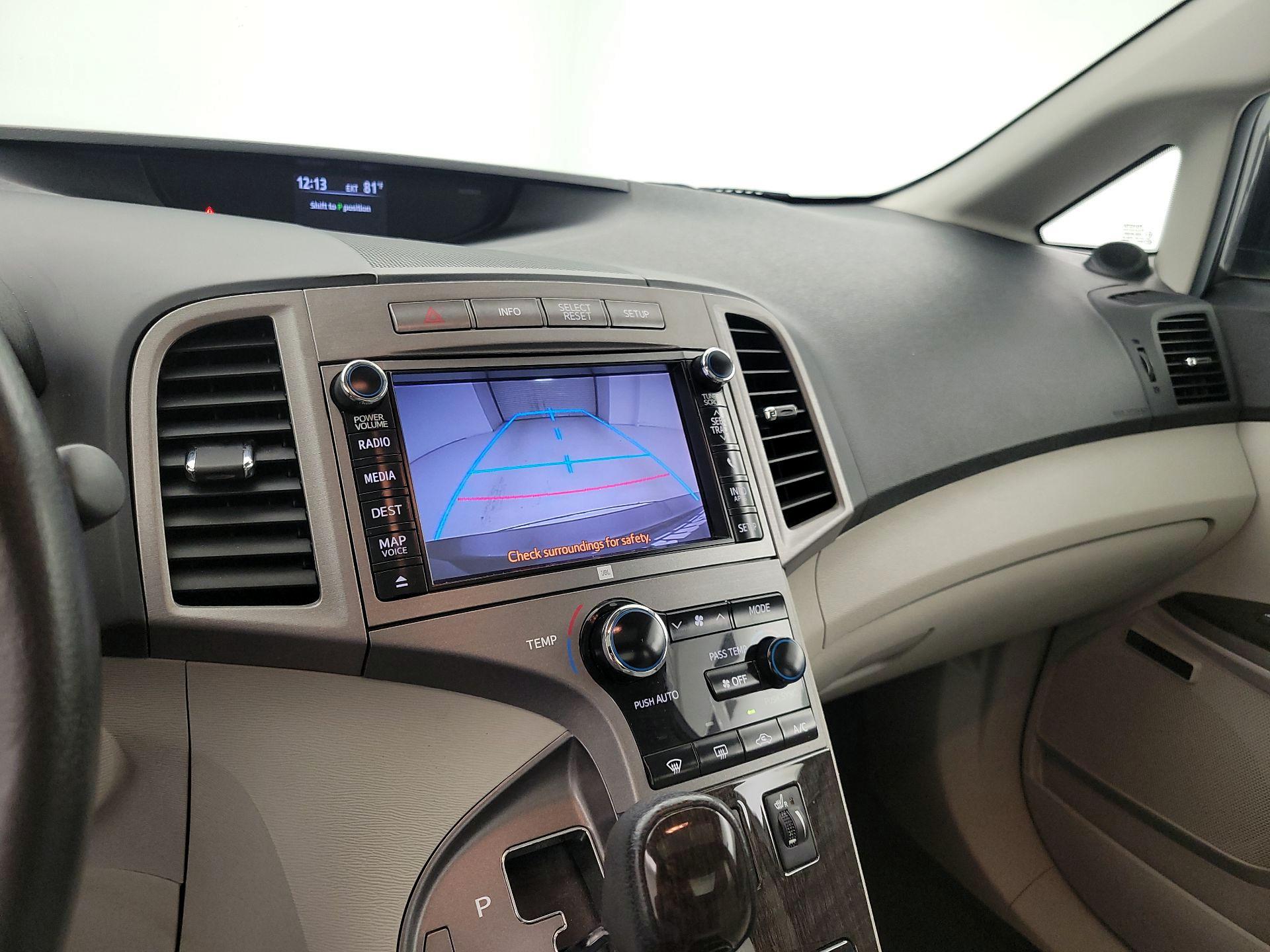 Thumbnail: 2014 Toyota Venza - 15