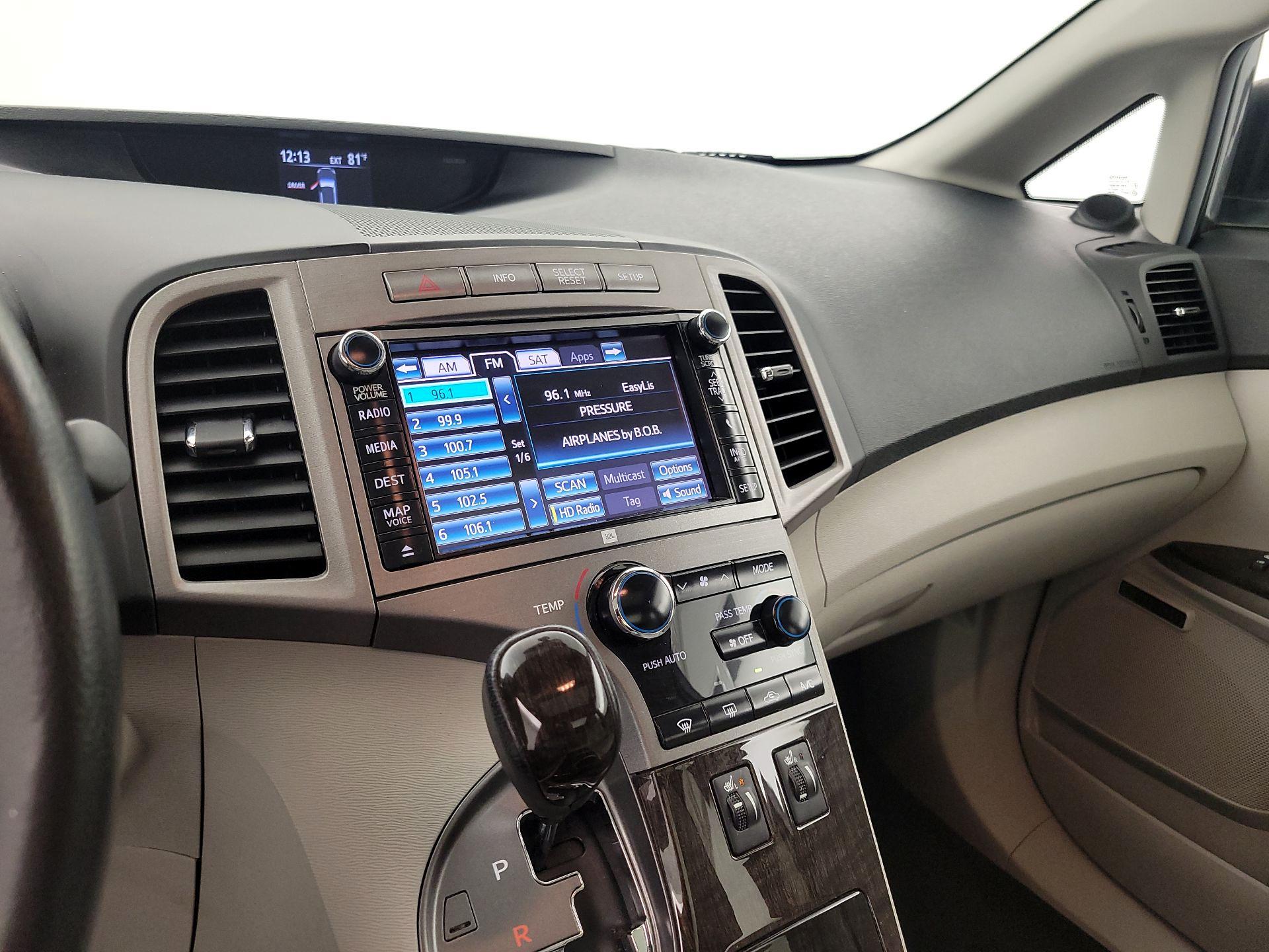 Thumbnail: 2014 Toyota Venza - 16