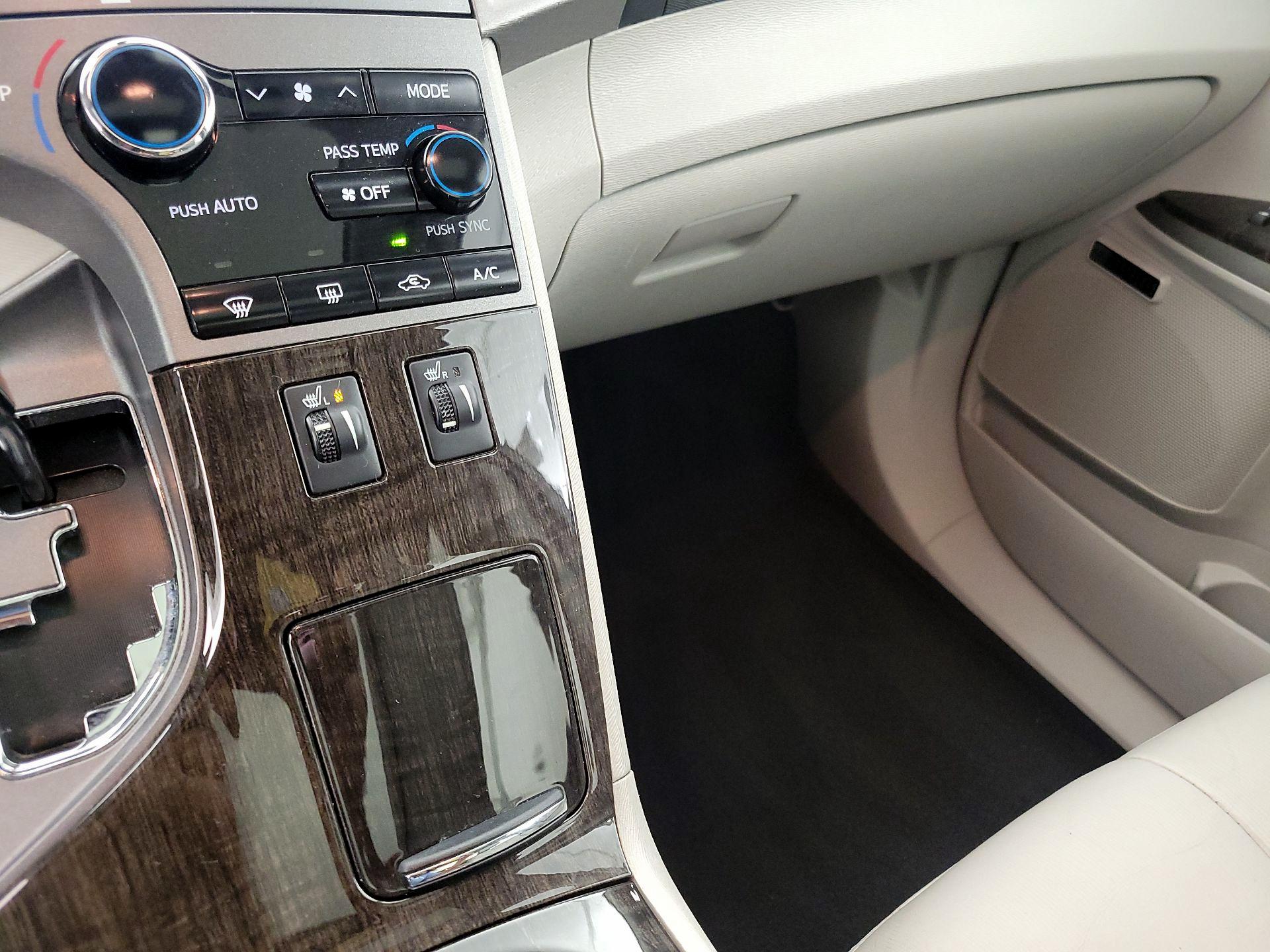 Thumbnail: 2014 Toyota Venza - 17