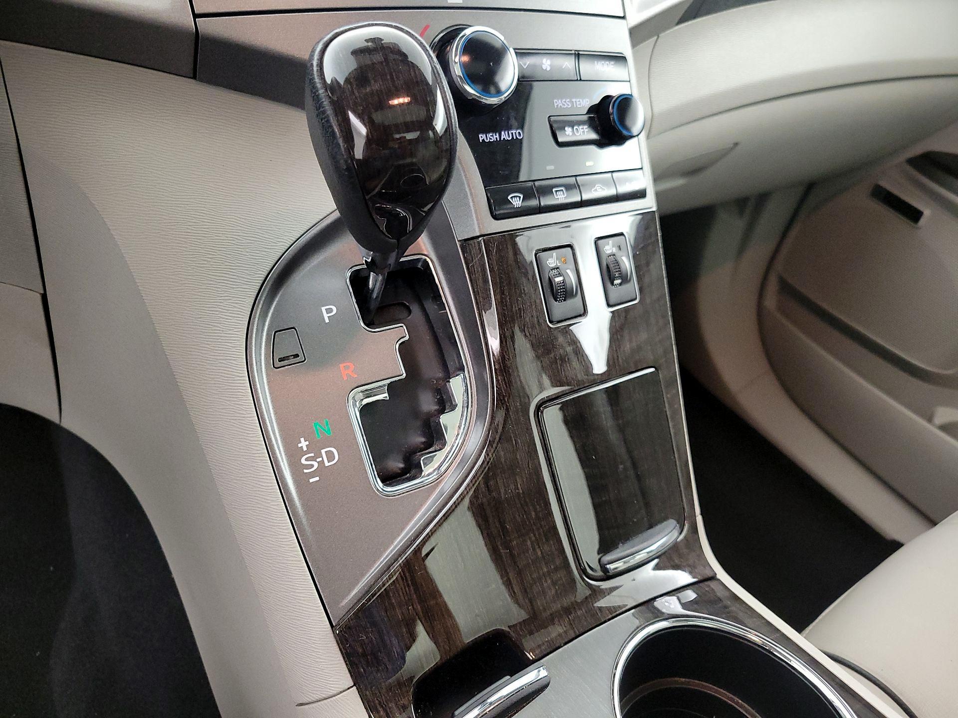 Thumbnail: 2014 Toyota Venza - 18