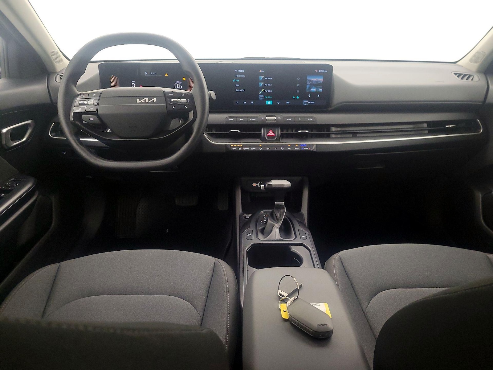 2025 Kia K4 LXS - Photo 10