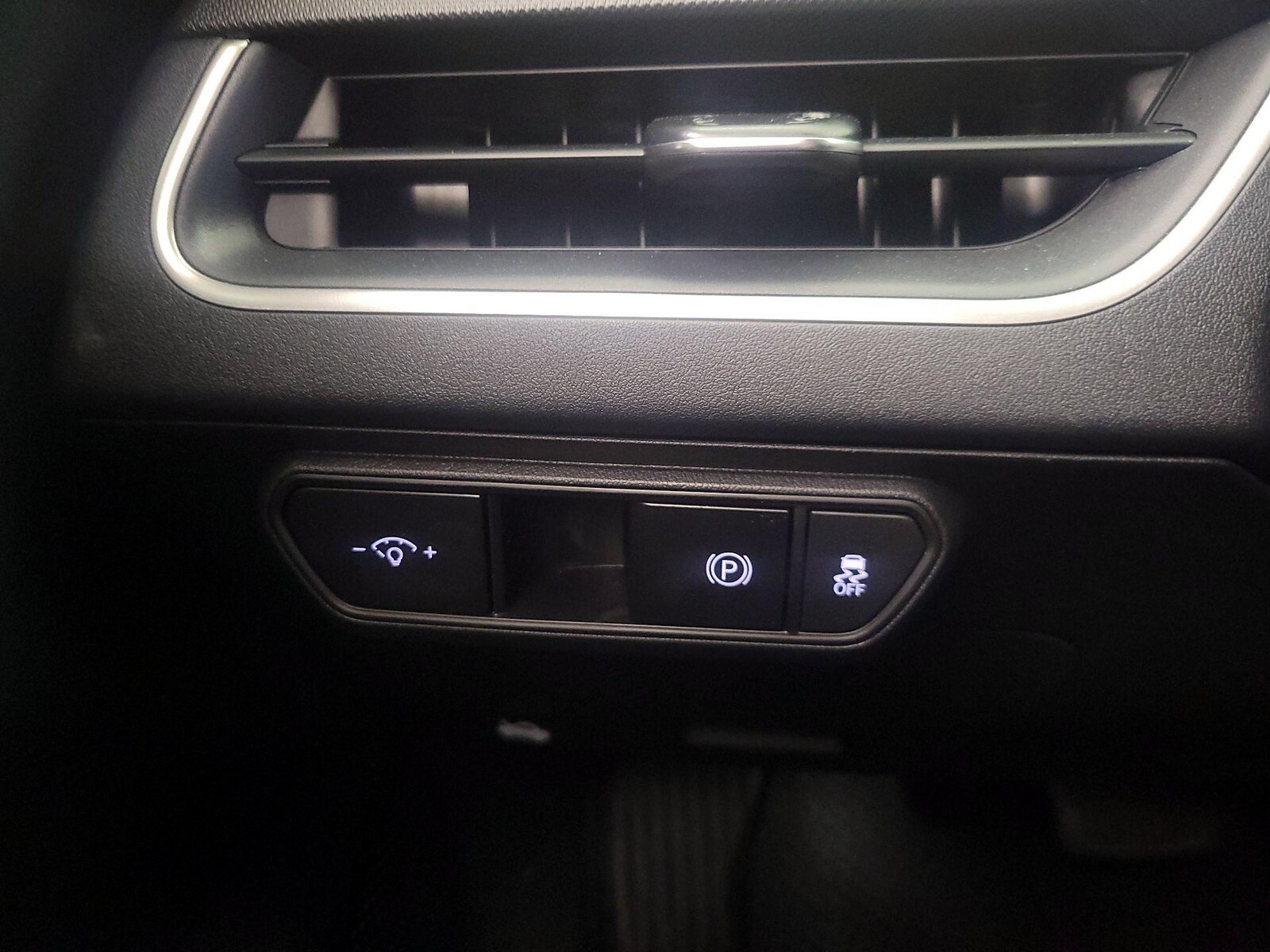 2025 Kia K4 LXS - Photo 14