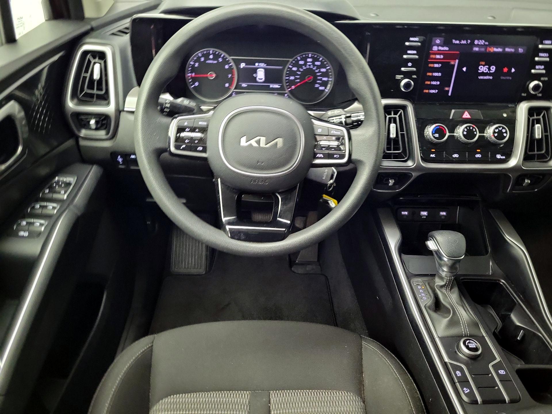 Thumbnail: 2023 Kia Sorento - 10