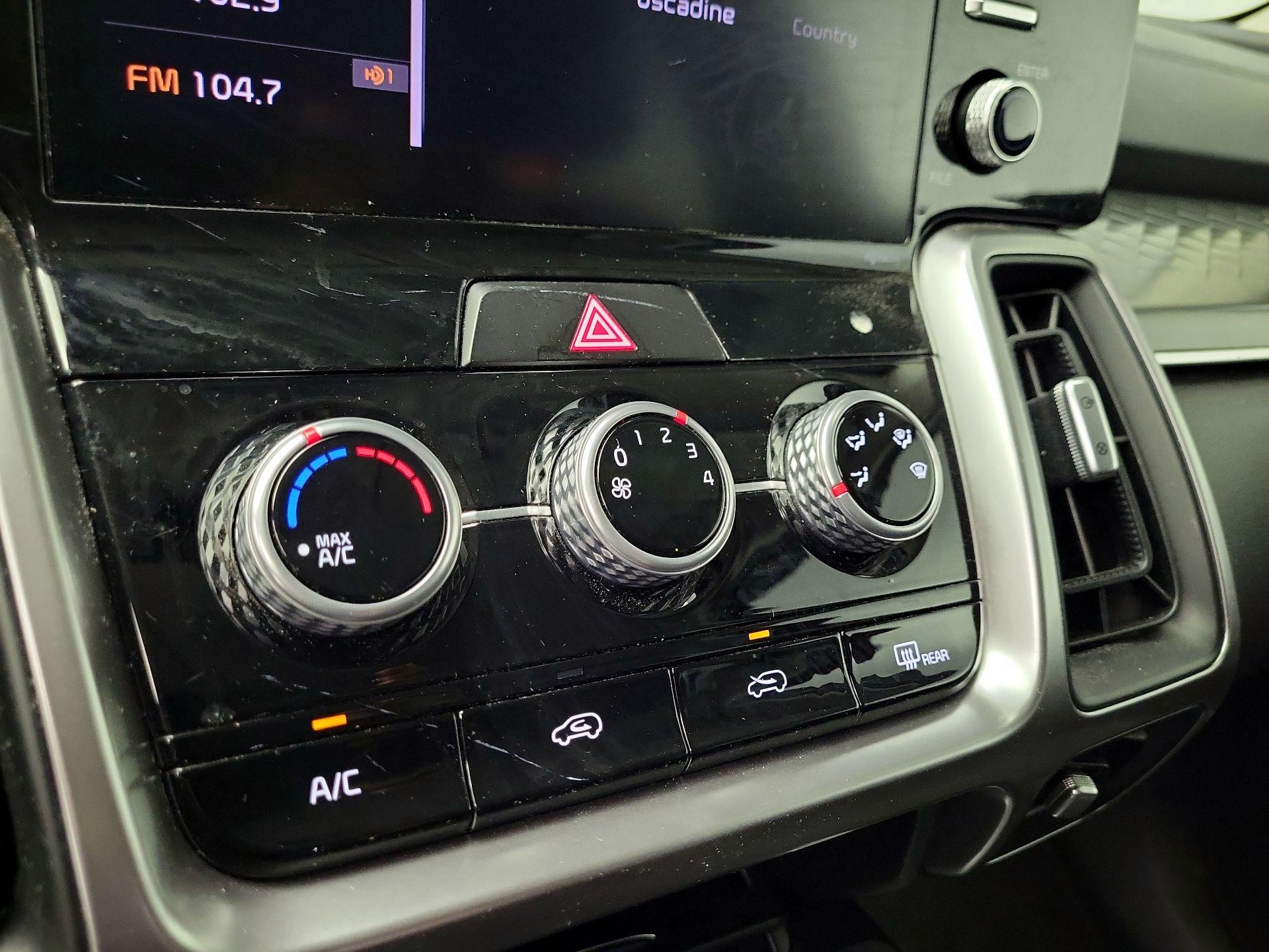Thumbnail: 2023 Kia Sorento - 16