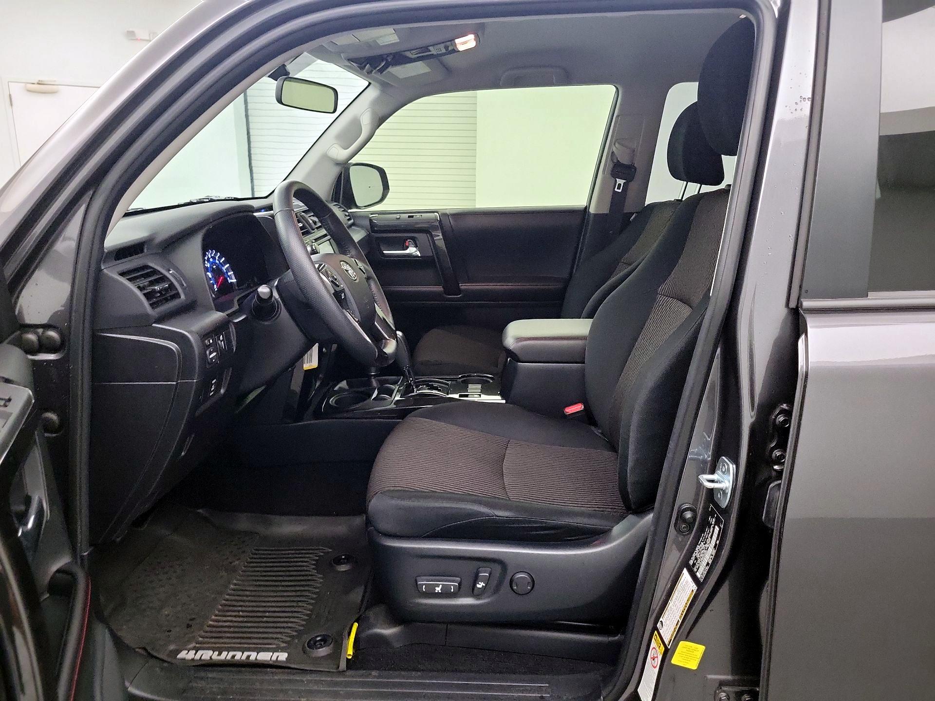 Thumbnail: 2016 Toyota 4Runner - 9