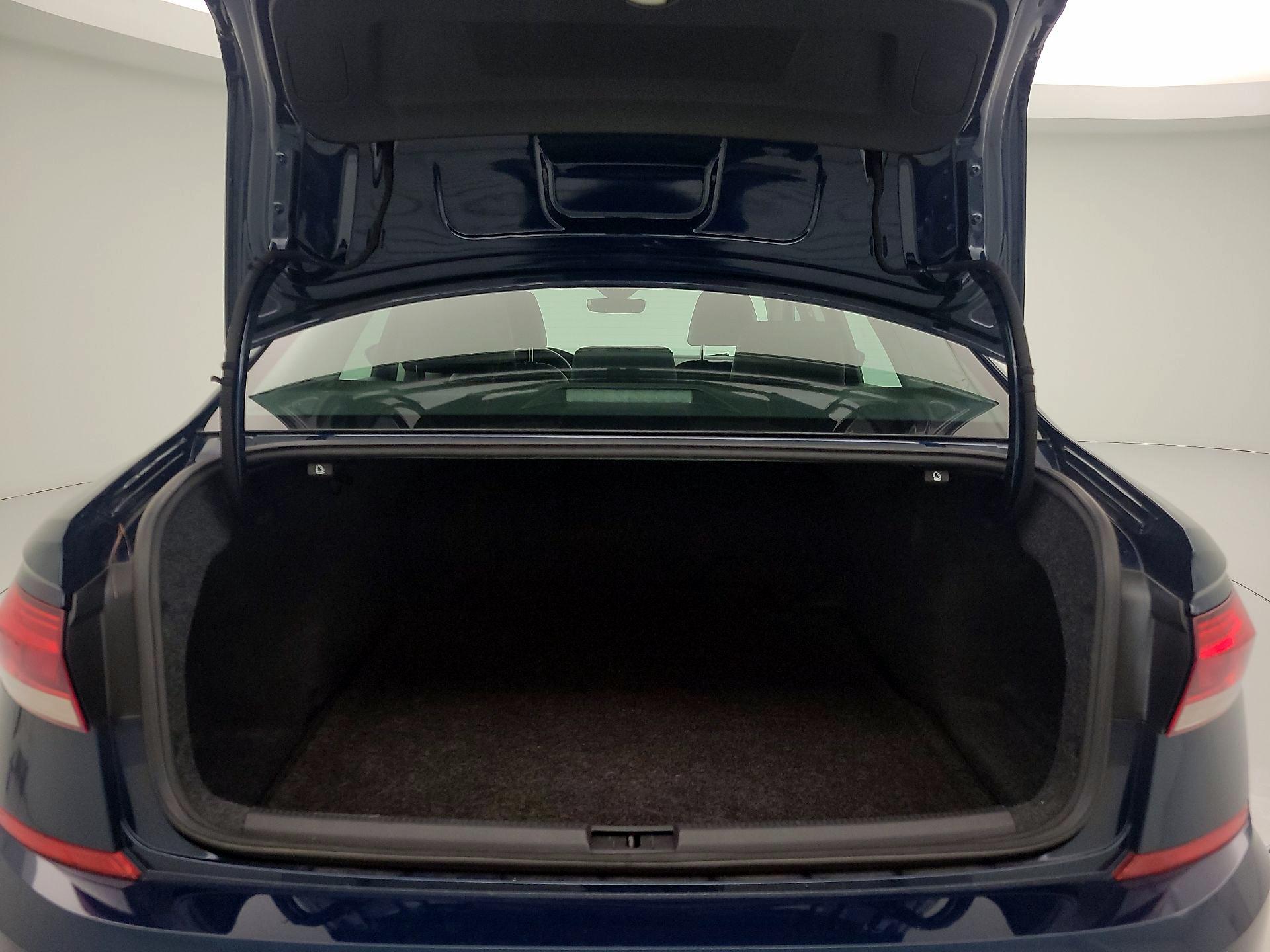 Thumbnail: 2020 Volkswagen Passat - 19