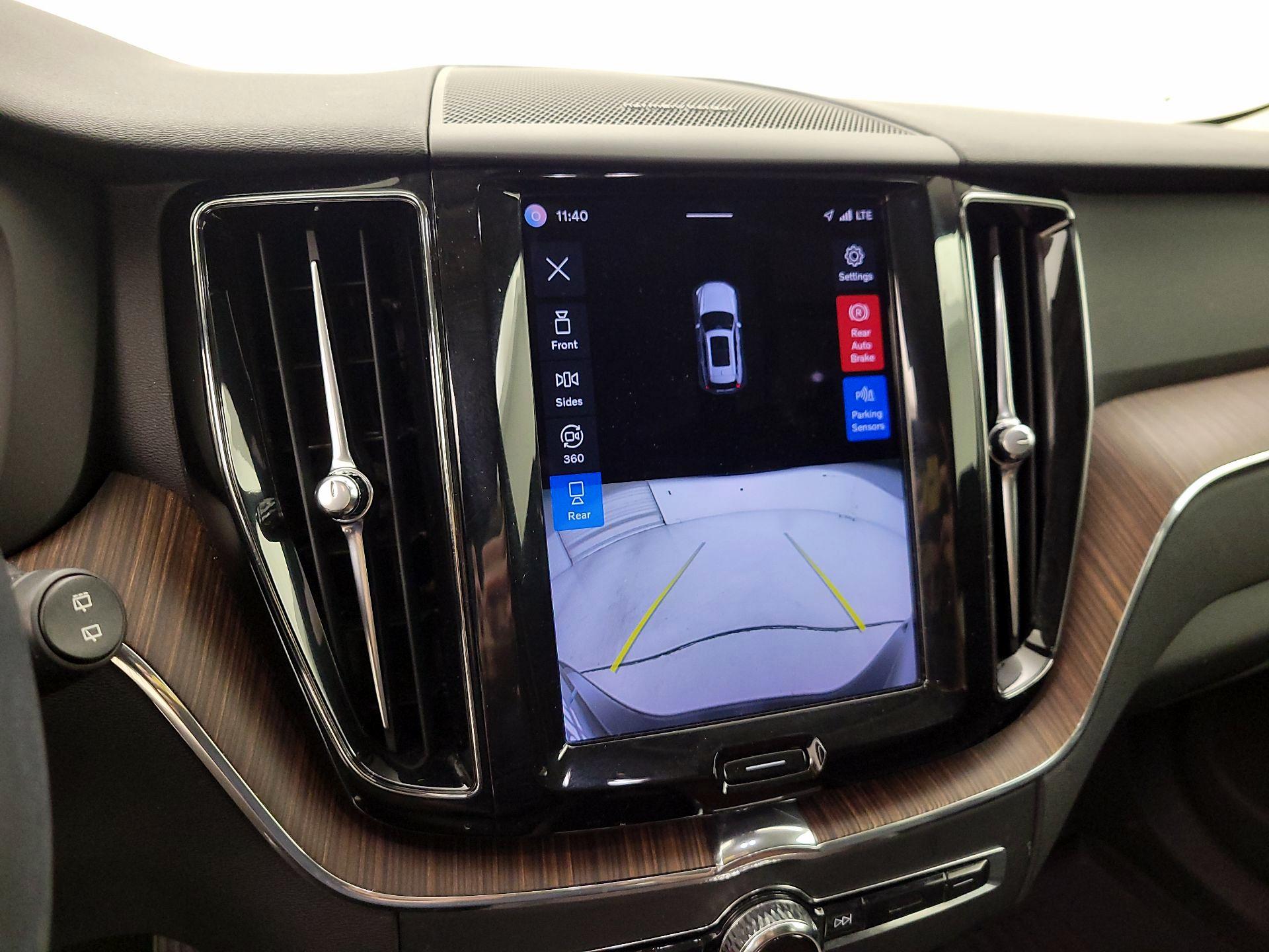 Thumbnail: 2022 Volvo XC60 - 15
