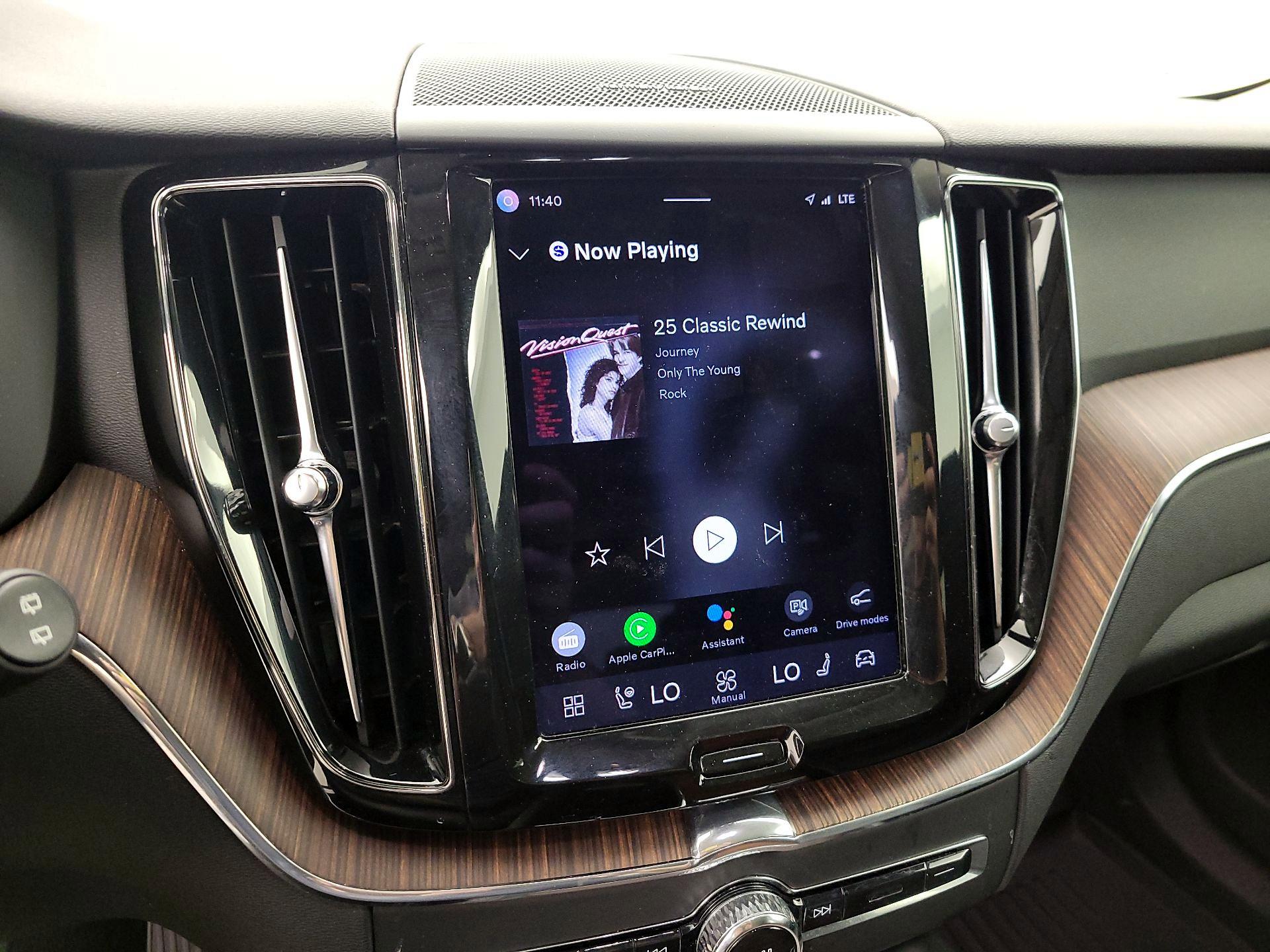 Thumbnail: 2022 Volvo XC60 - 16