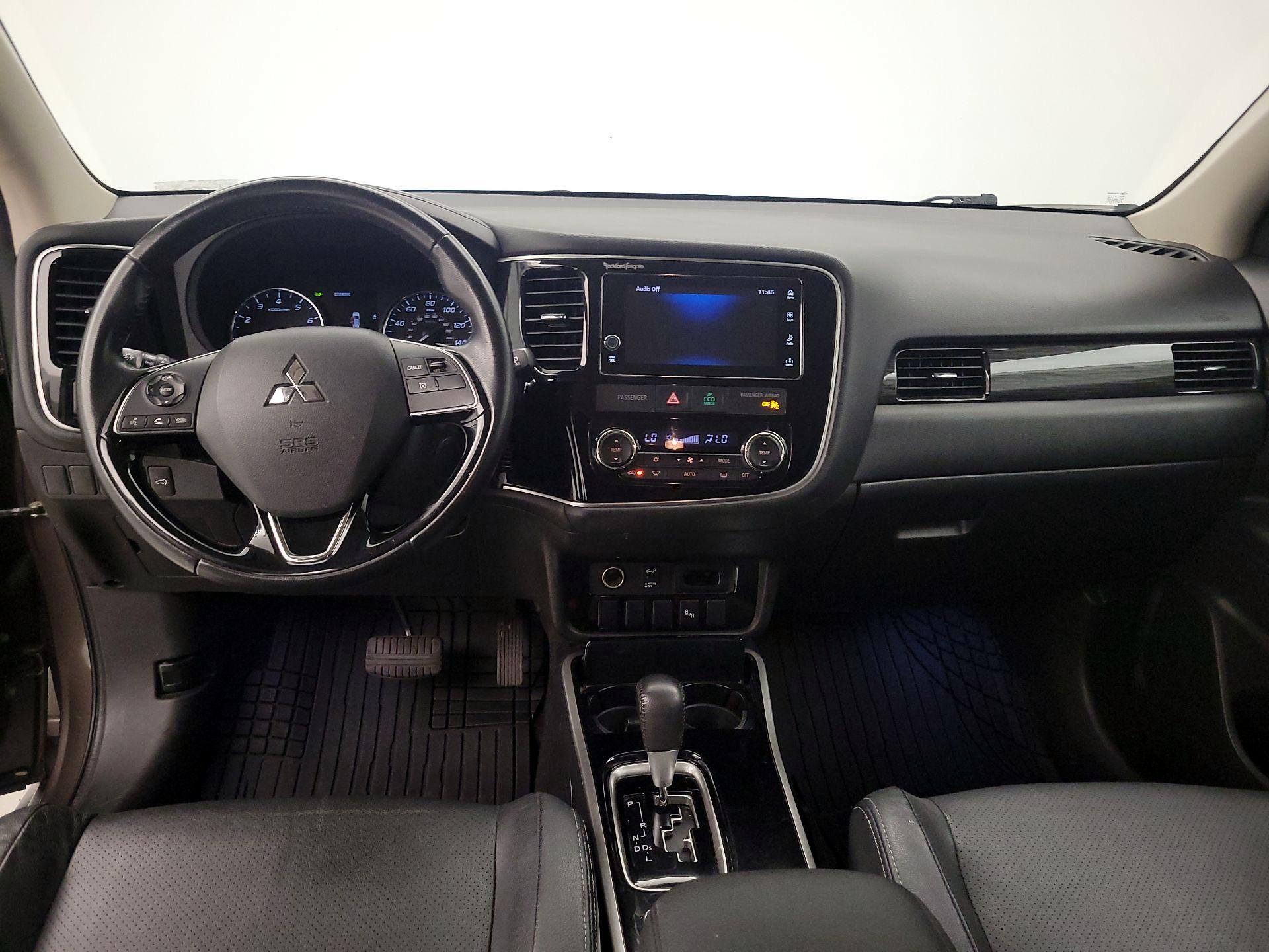 Thumbnail: 2017 Mitsubishi Outlander - 9