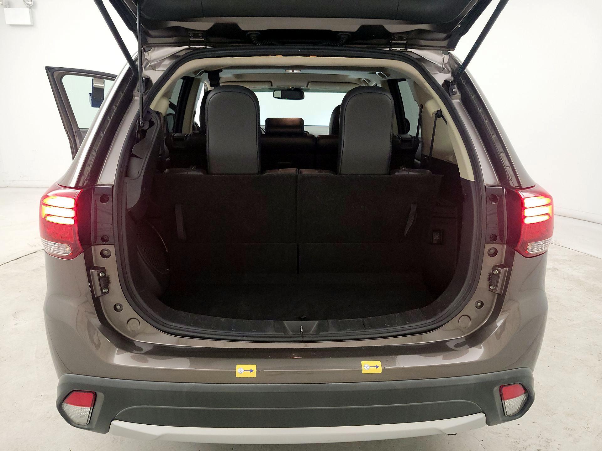 Thumbnail: 2017 Mitsubishi Outlander - 19