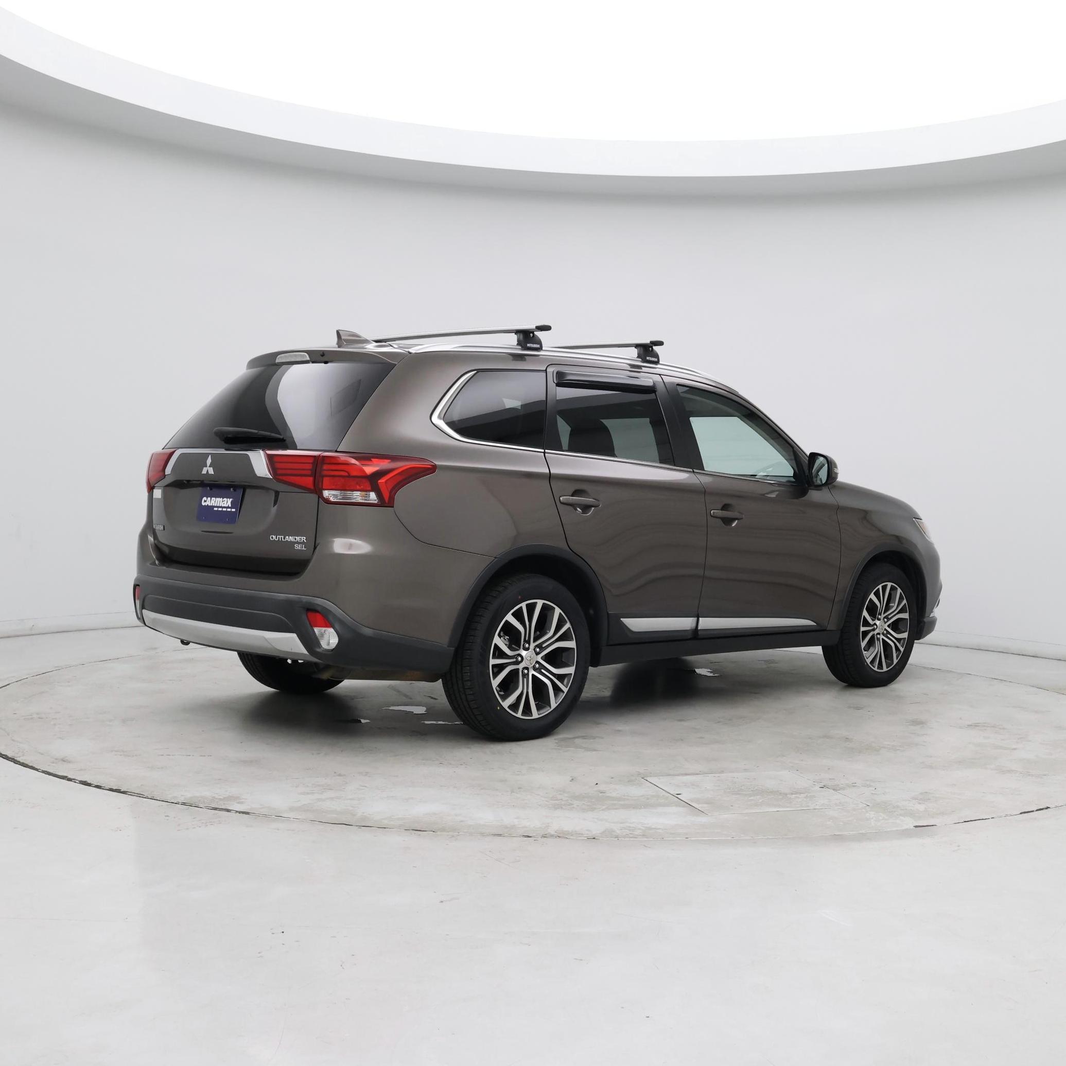Thumbnail: 2017 Mitsubishi Outlander - 6