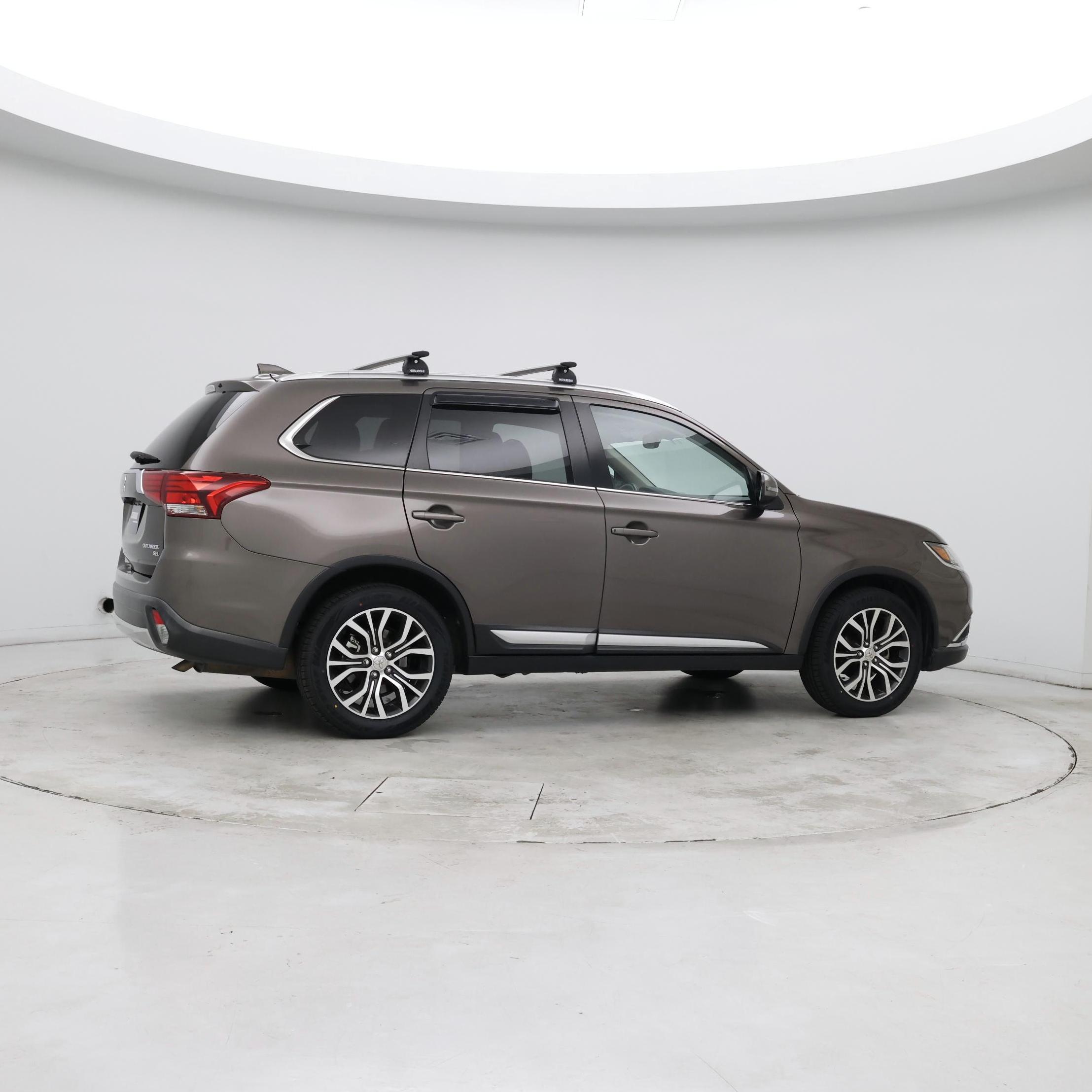 Thumbnail: 2017 Mitsubishi Outlander - 8