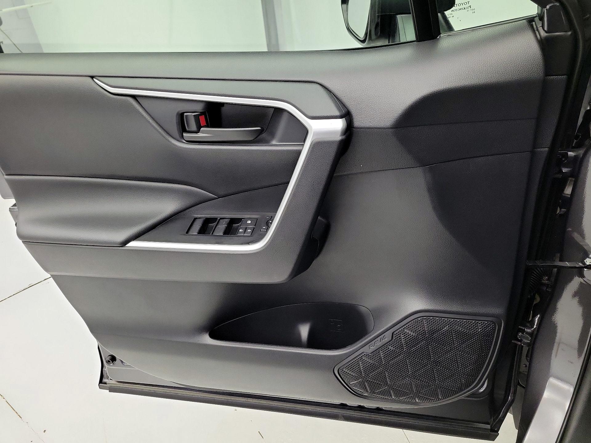 Thumbnail: 2025 Toyota RAV4 - 12
