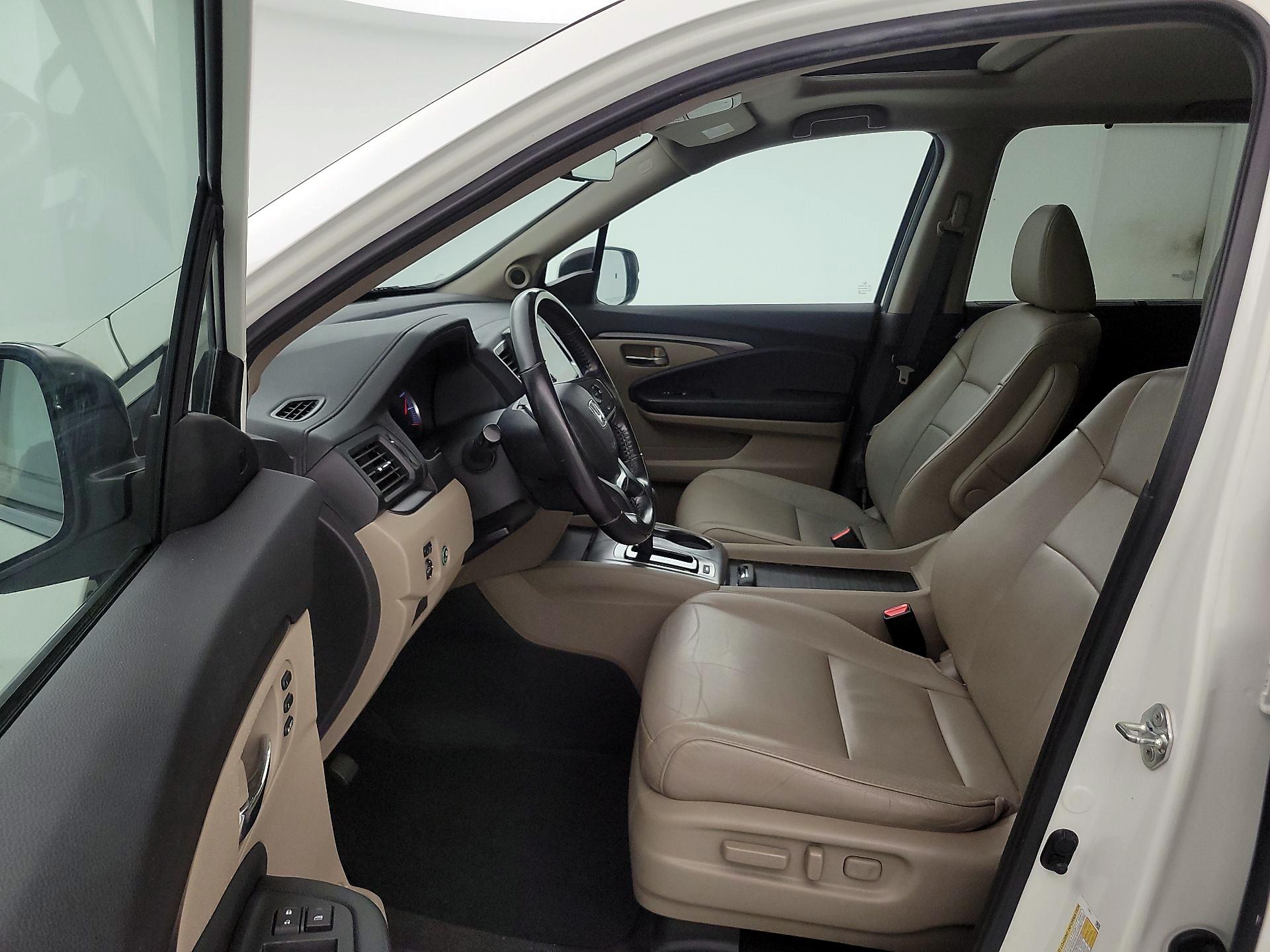 Thumbnail: 2019 Honda Pilot - 11