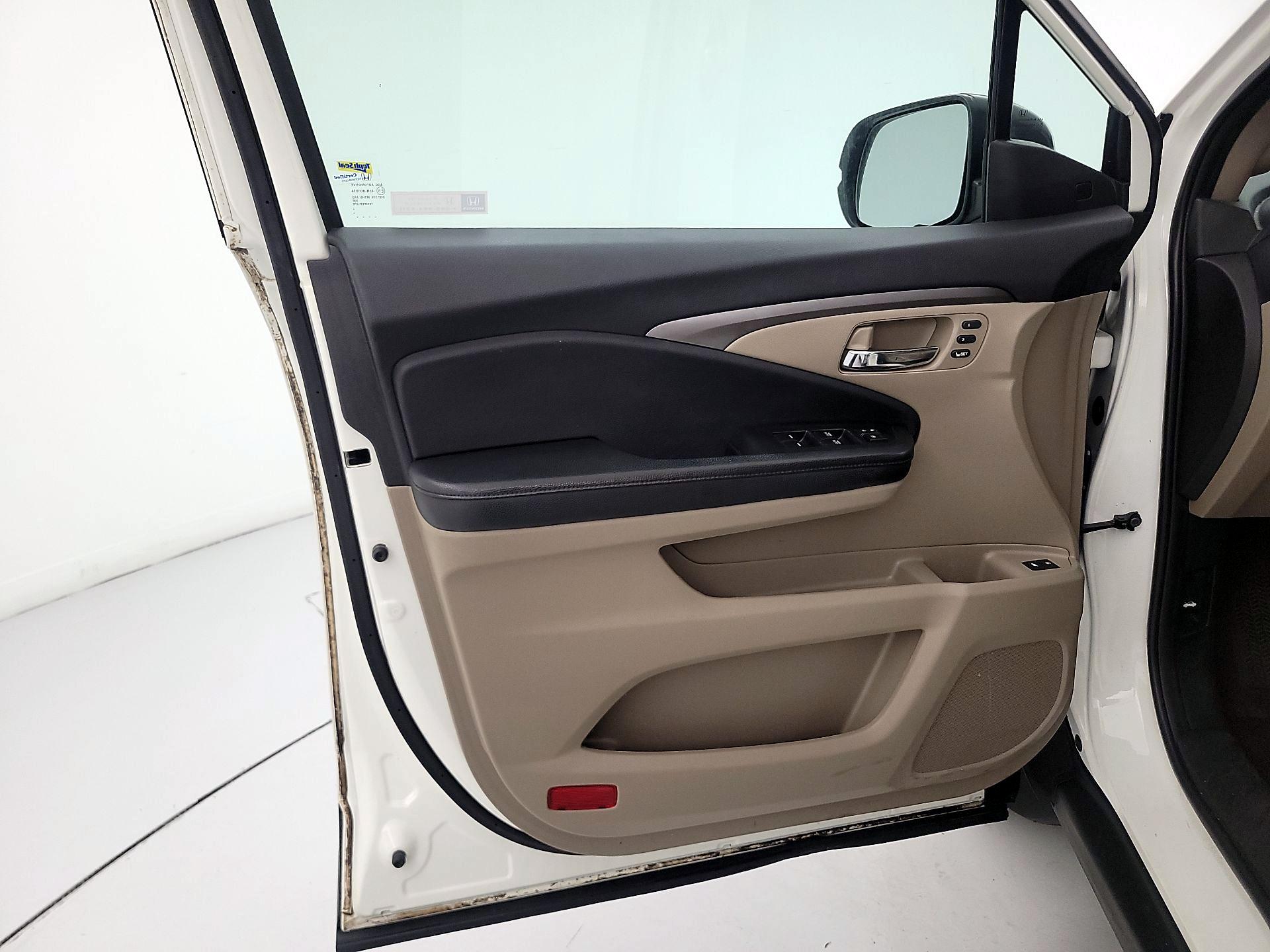 Thumbnail: 2019 Honda Pilot - 12